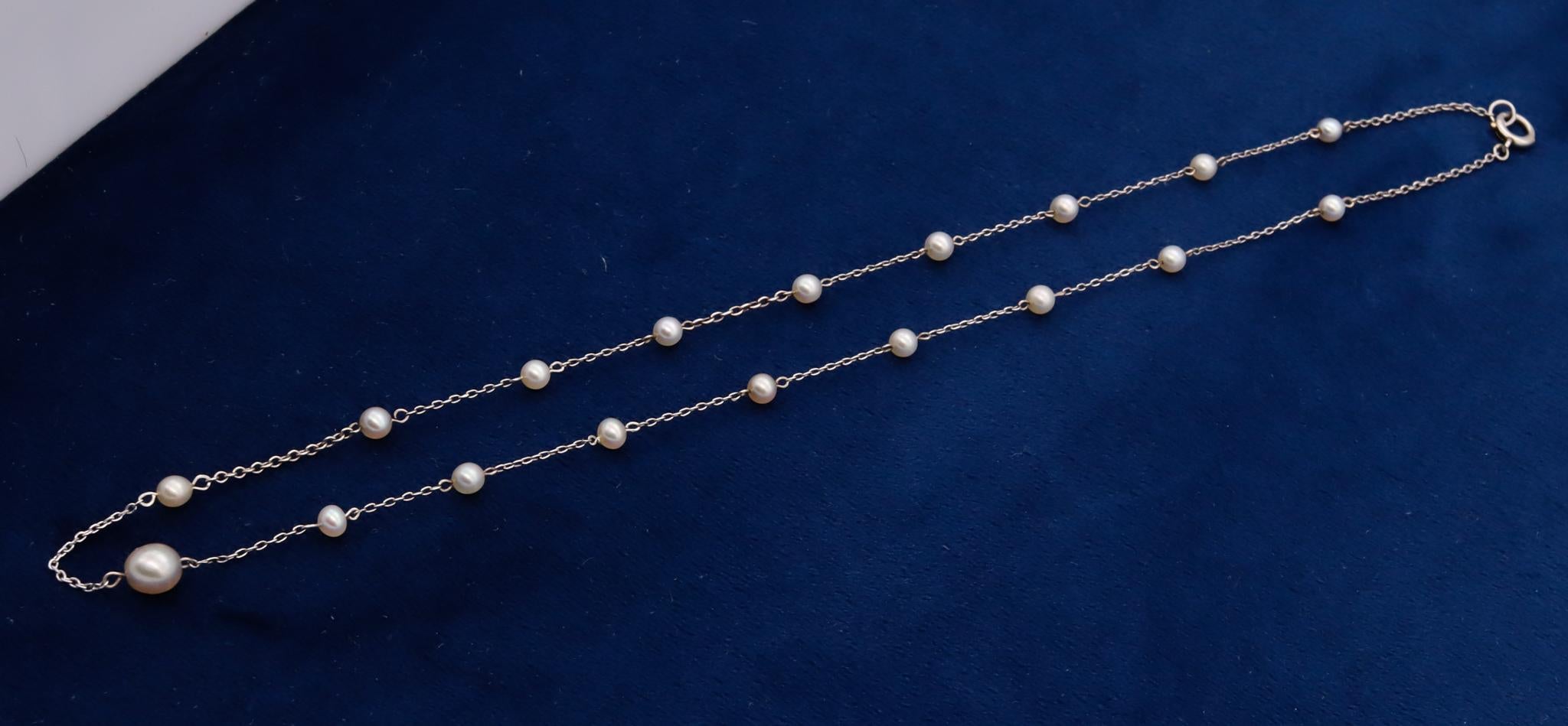 Women's Art Deco 1930 Stations Necklace Chain in Platinum 18 Natural White Round Pearls For Sale