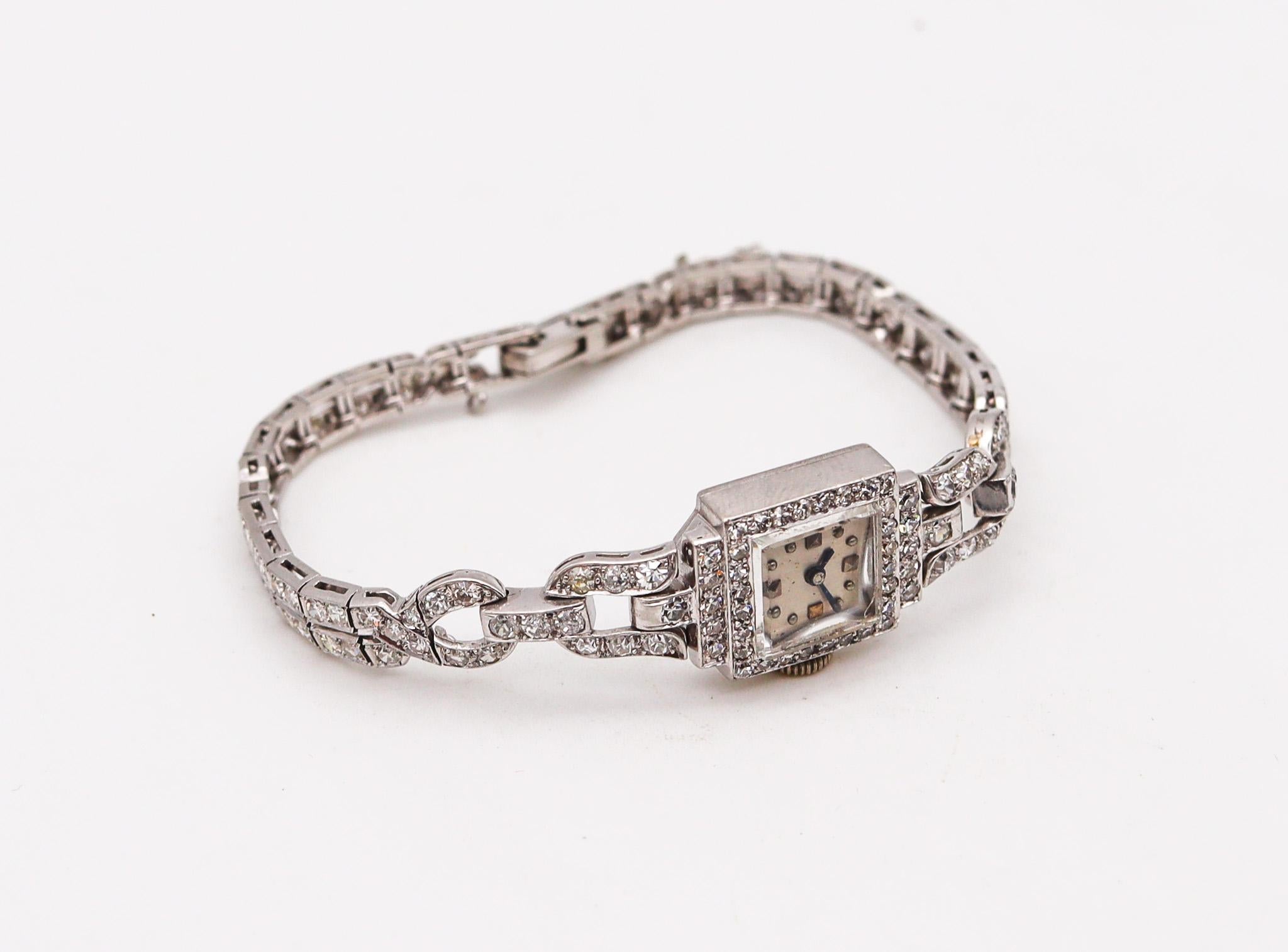 Taille ronde Montre-bracelet Art déco 1930 en platine .900 avec diamants ronds de 4,98 carats en vente