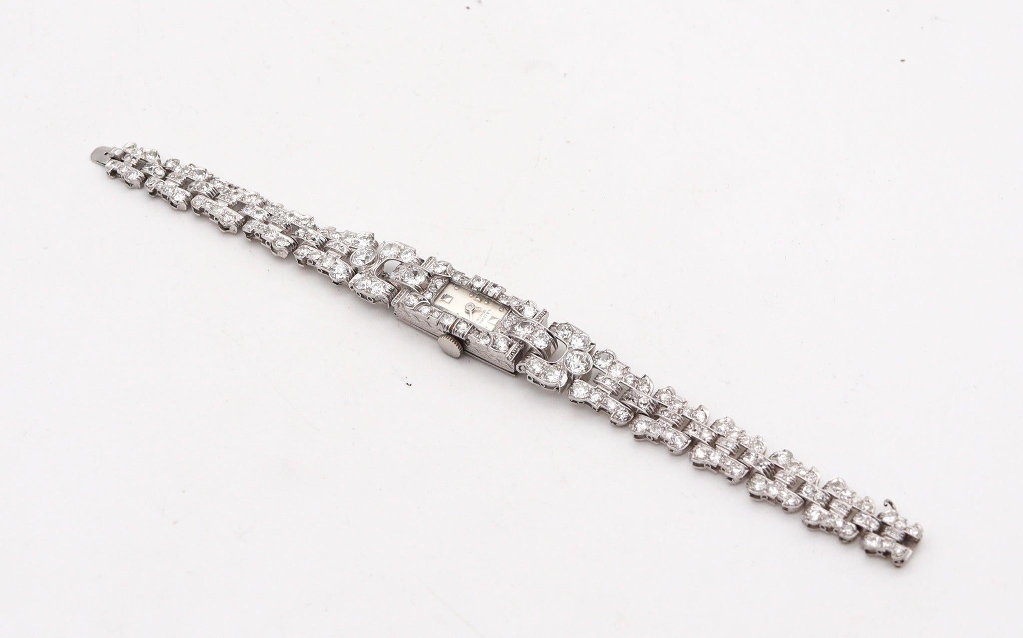 ART DECO 1930 Armbanduhr aus Platin mit 7,44 Gesamtkaratgewicht in europäischen Diamanten (Art déco)