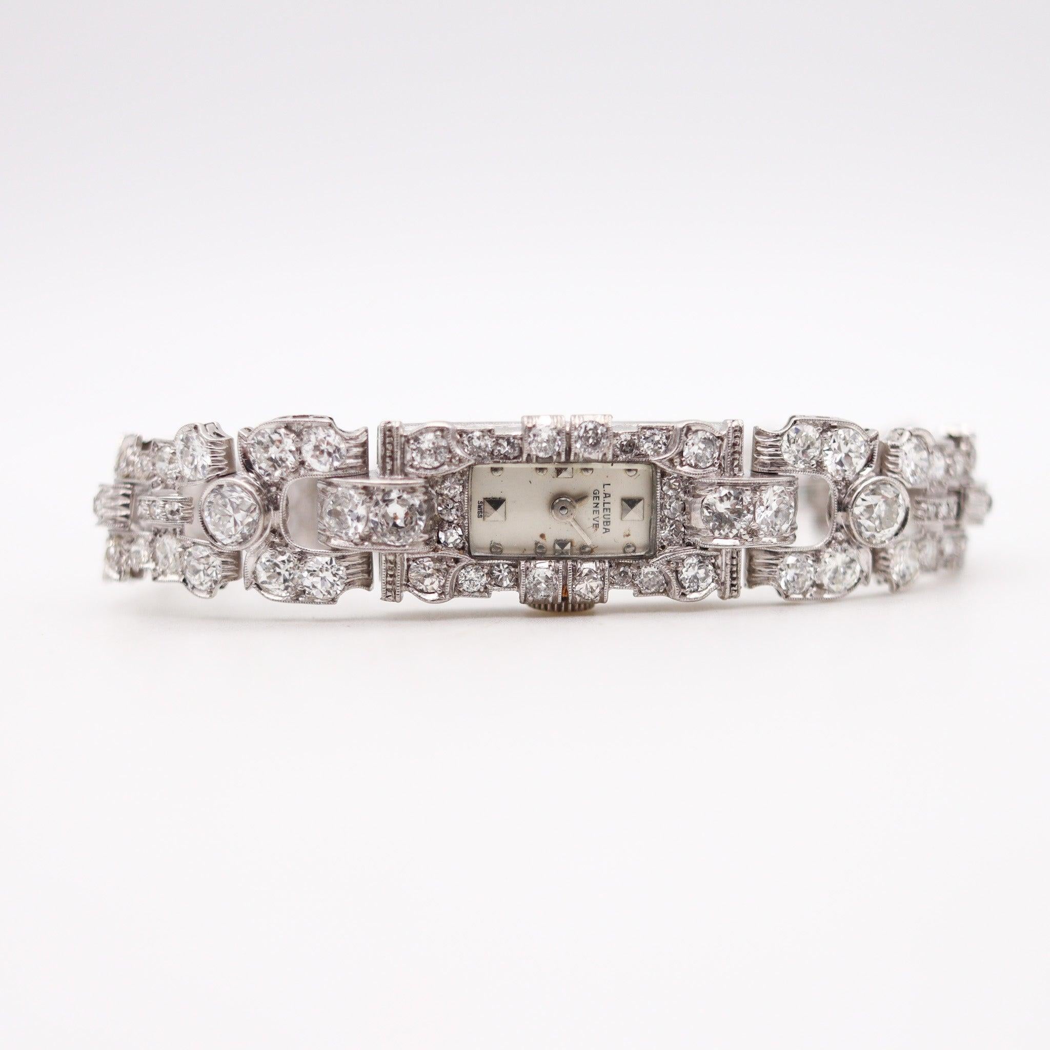 ART DECO 1930 Armbanduhr aus Platin mit 7,44 Gesamtkaratgewicht in europäischen Diamanten (Alteuropäischer Schliff)
