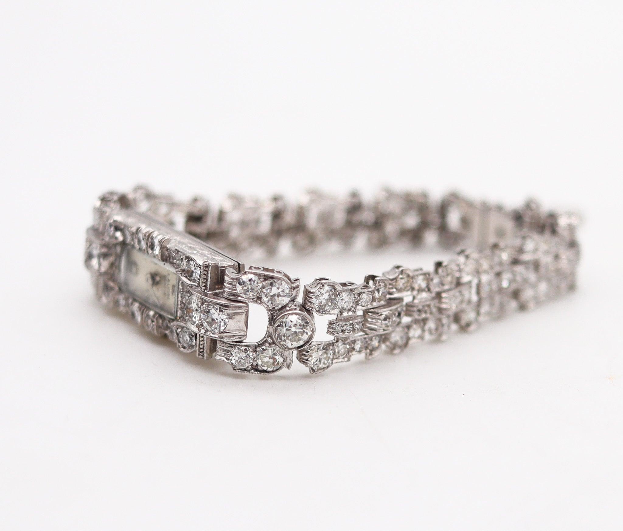 ART DECO 1930 Armbanduhr aus Platin mit 7,44 Gesamtkaratgewicht in europäischen Diamanten Damen