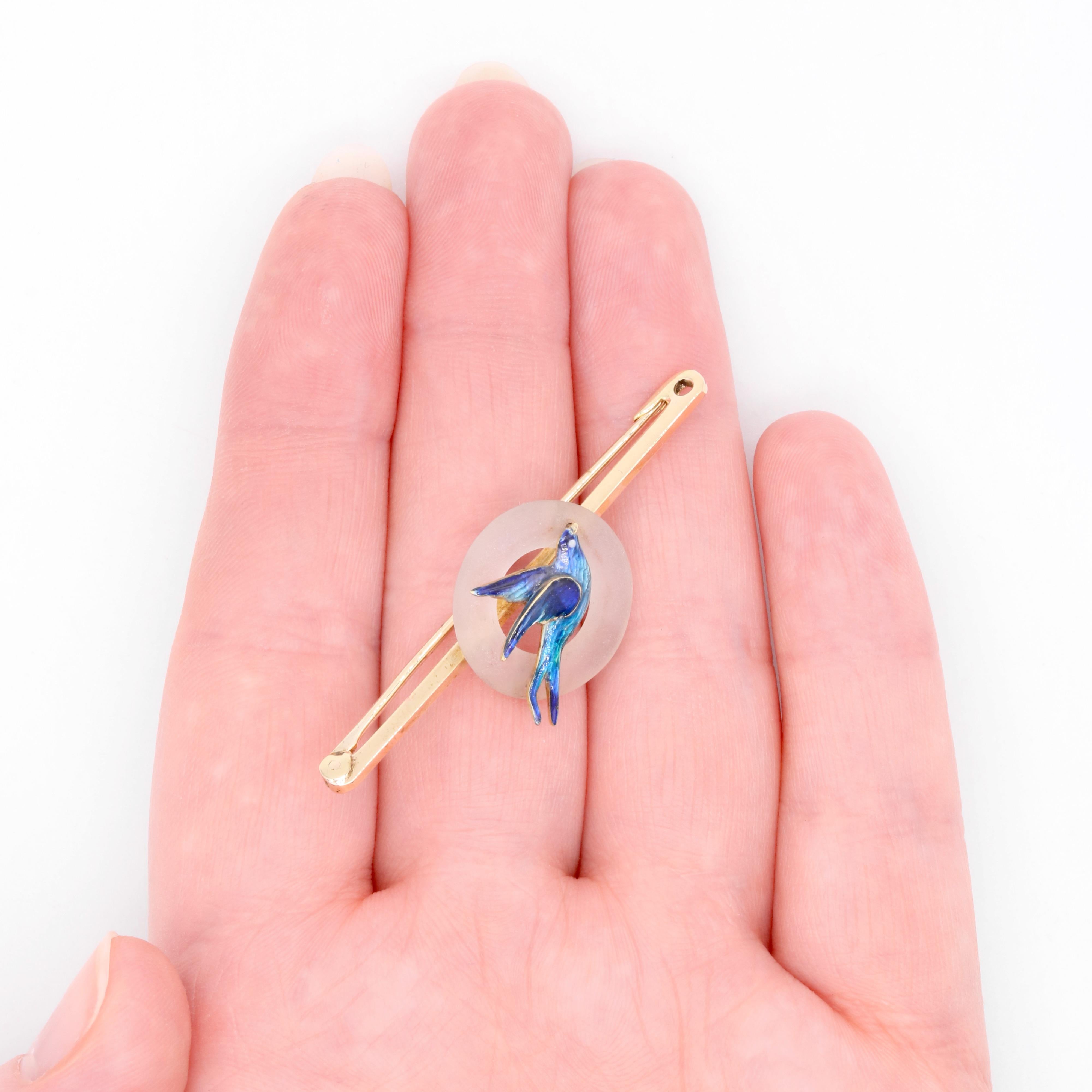 Art Deco 1930s 15K Yellow Gold Frosted Rock Crystal and Blue Enamel Bird Brooch For Sale 5