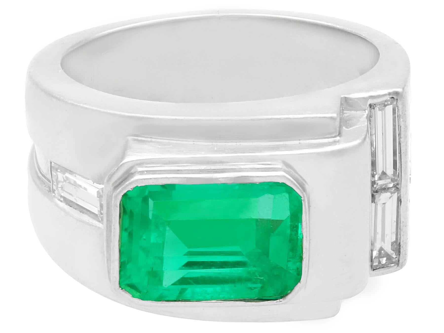 Art Deco 1930s 1.80 Carat Colombian Emerald and Diamond Platinum Cocktail Ring In Excellent Condition In Jesmond, Newcastle Upon Tyne
