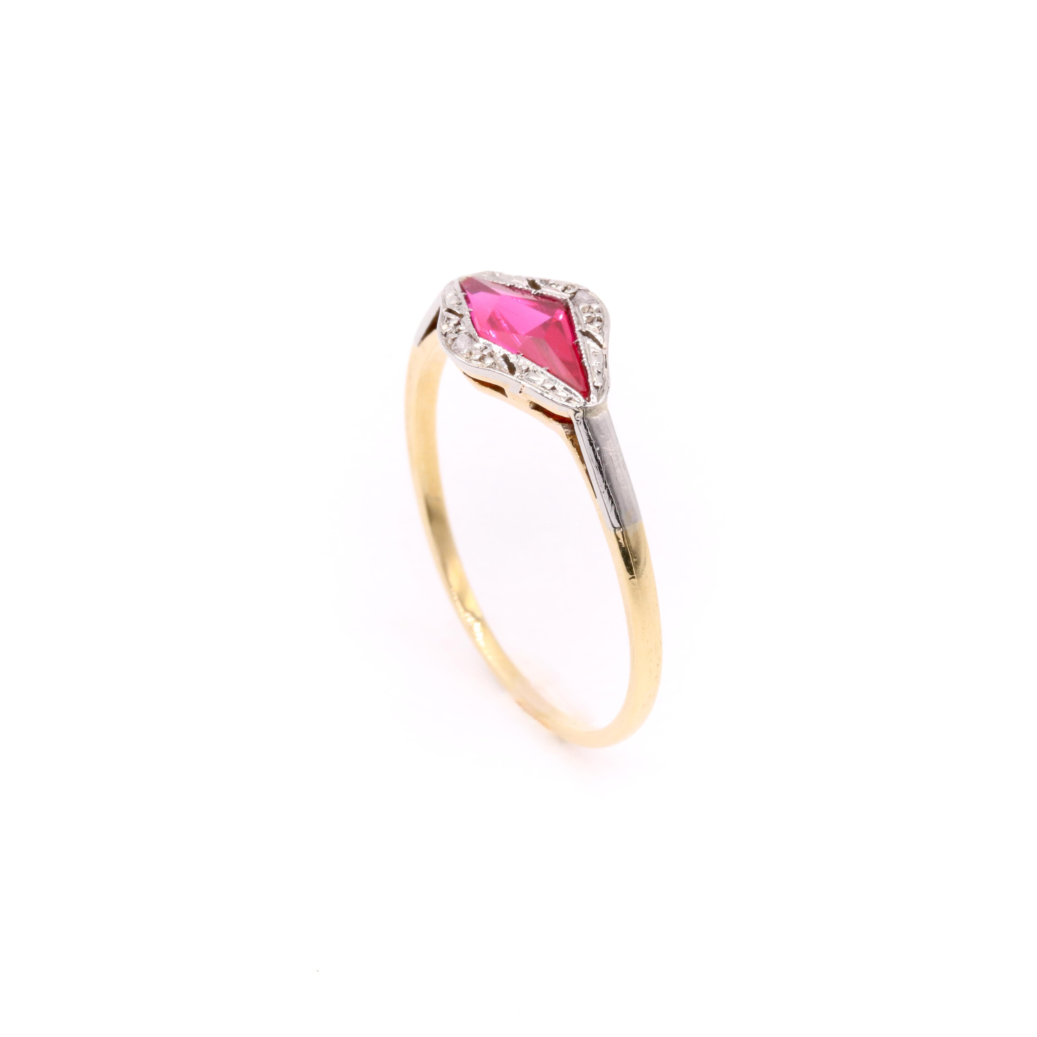 Art Deco 1930s 18K White and Yellow Gold Ruby and Diamond Geometric Ring For Sale 2