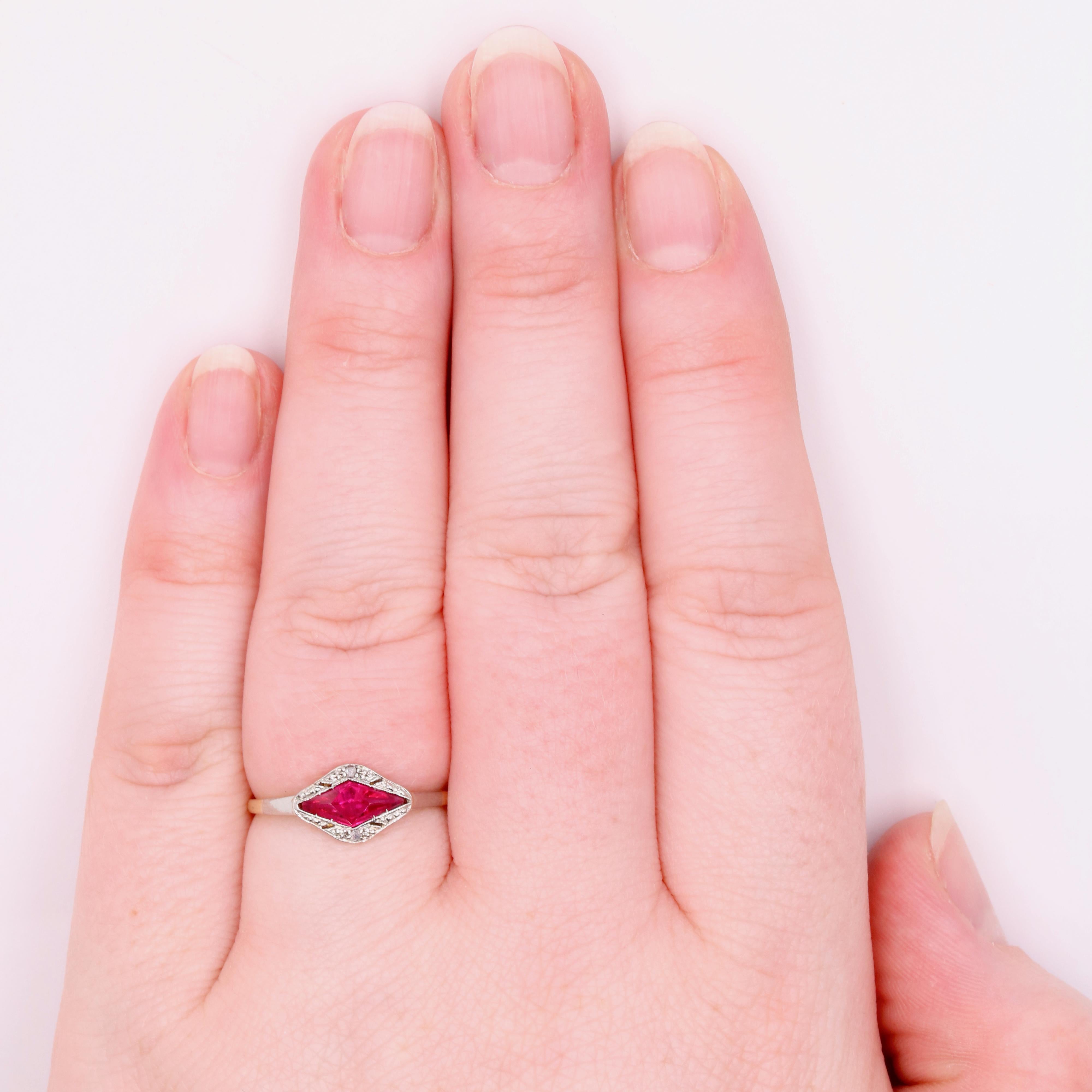 Art Deco 1930s 18K White and Yellow Gold Ruby and Diamond Geometric Ring For Sale 4