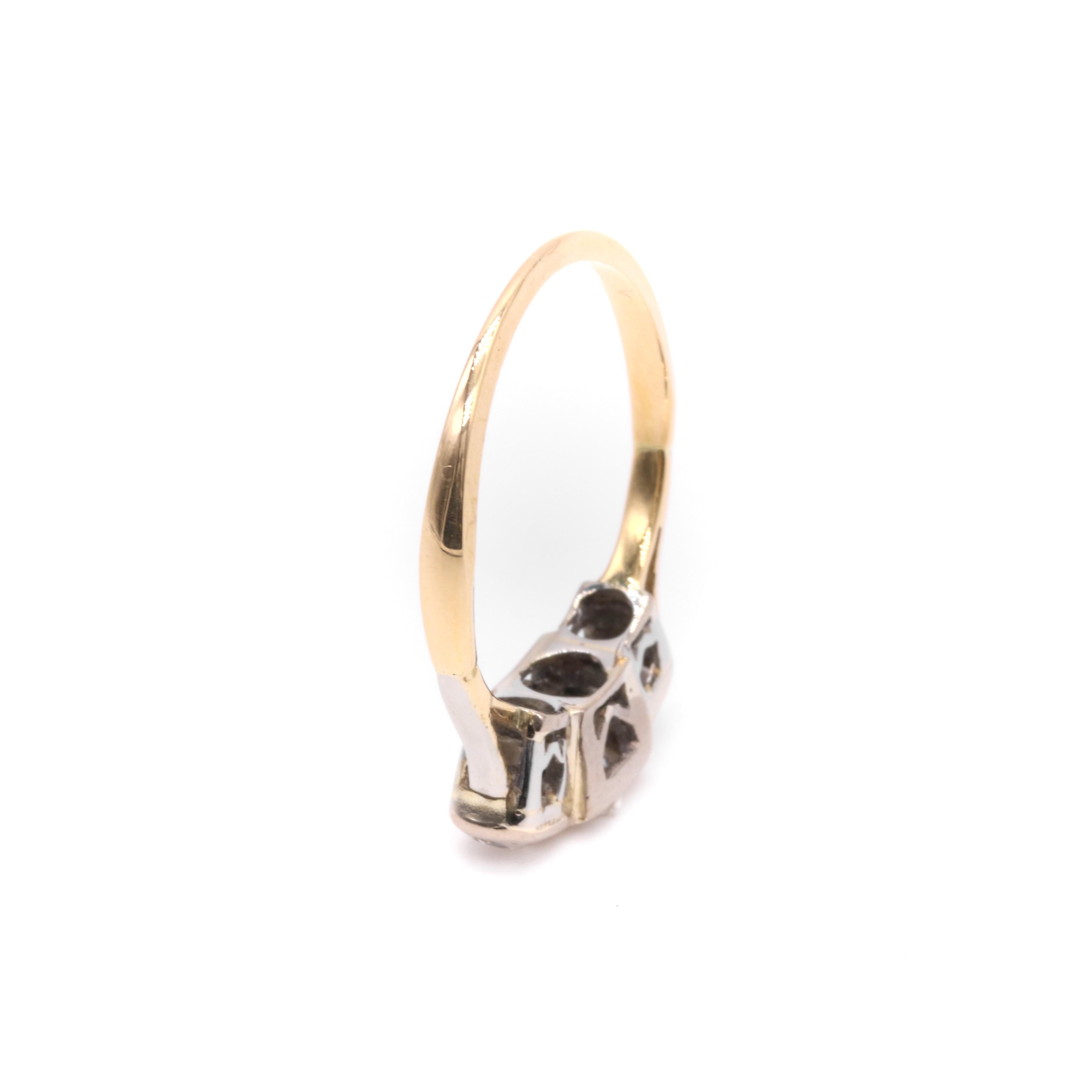 Art Deco 1930s 18K Yellow and White Gold 0.54ctw Diamond Trilogy Ring For Sale 3