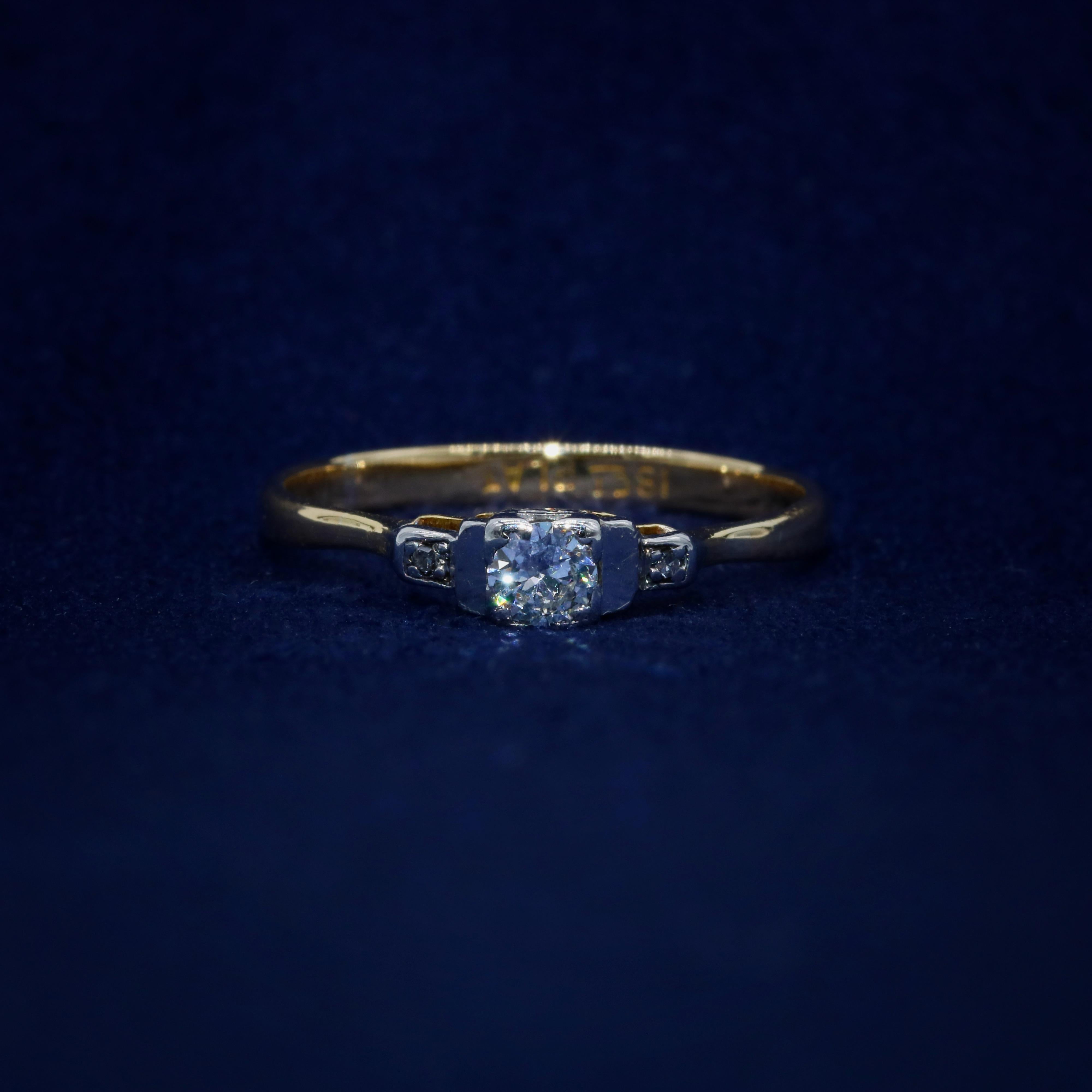 Taille brillant Bague trilogie Art déco des années 1930 en or jaune 18 carats et platine avec diamants de 0,18 carat en vente