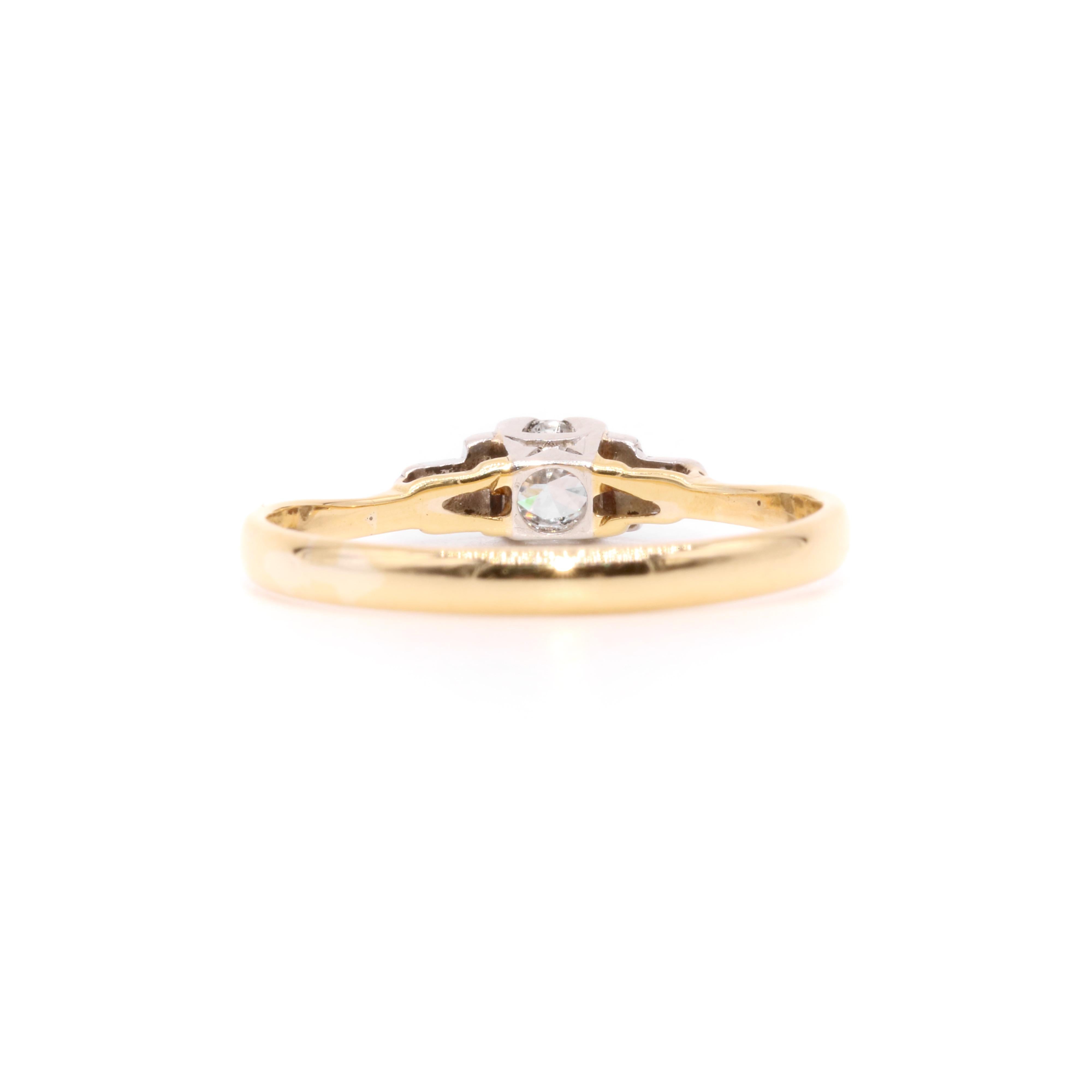 Bague trilogie Art déco des années 1930 en or jaune 18 carats et platine avec diamants de 0,18 carat en vente 2