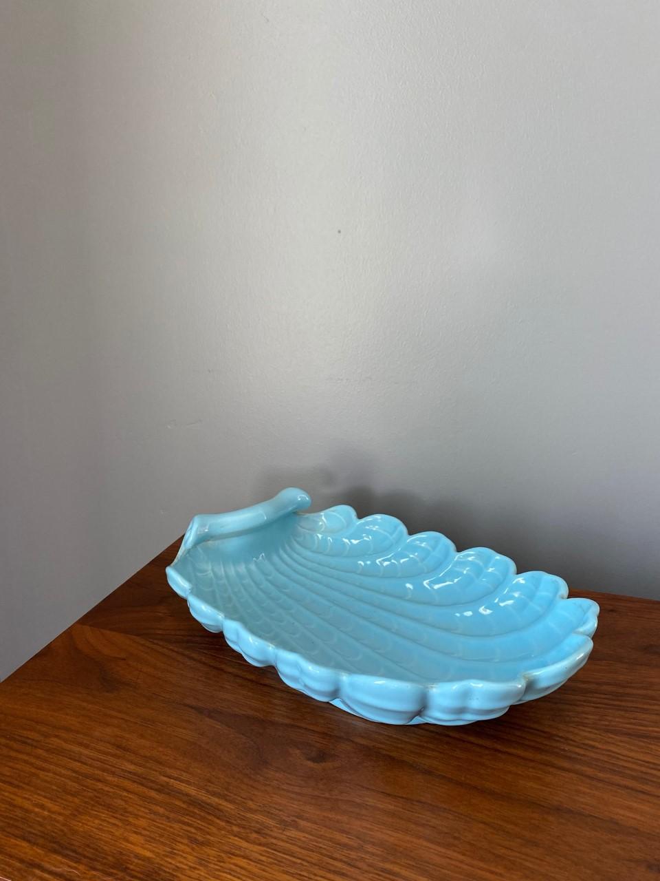 American Art Deco 1930s Abingdon Ceramic Shell Tray Pastel Blue For Sale