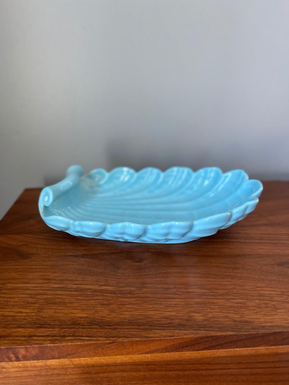 Art Deco 1930s Abingdon Ceramic Shell Tray Pastel Blue In Good Condition For Sale In San Diego, CA
