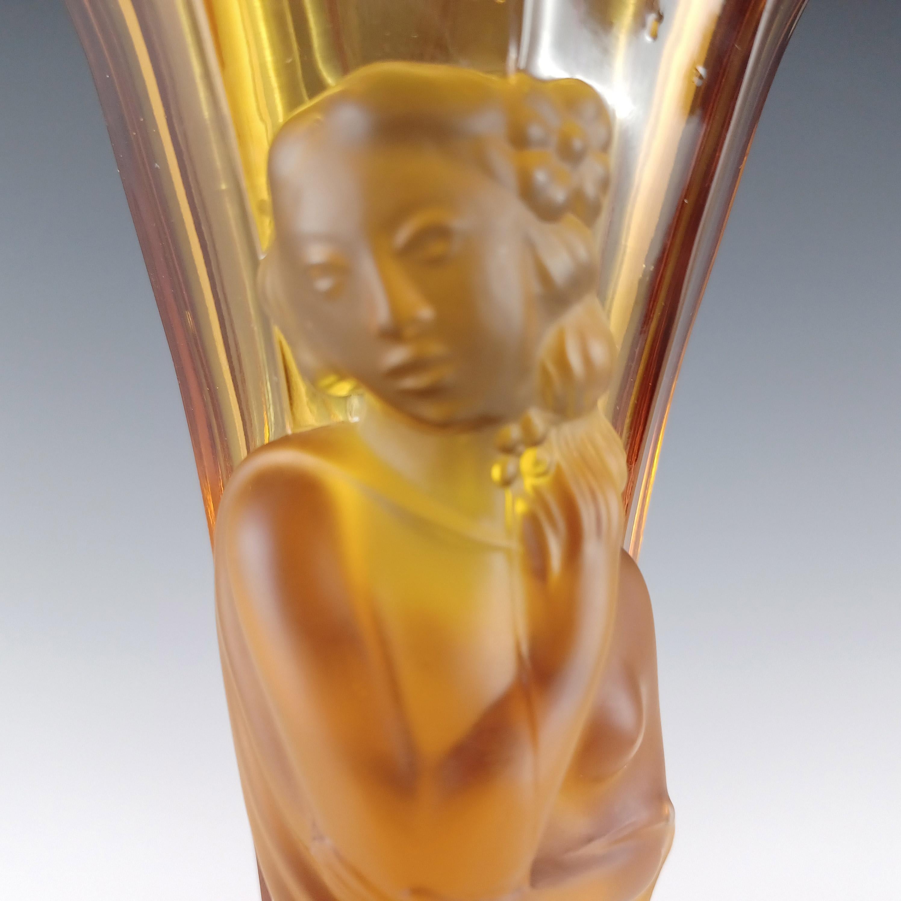 Vaso da donna orientale in vetro smerigliato ambrato Art Déco anni '30 In condizioni buone in vendita a Bolton, GB