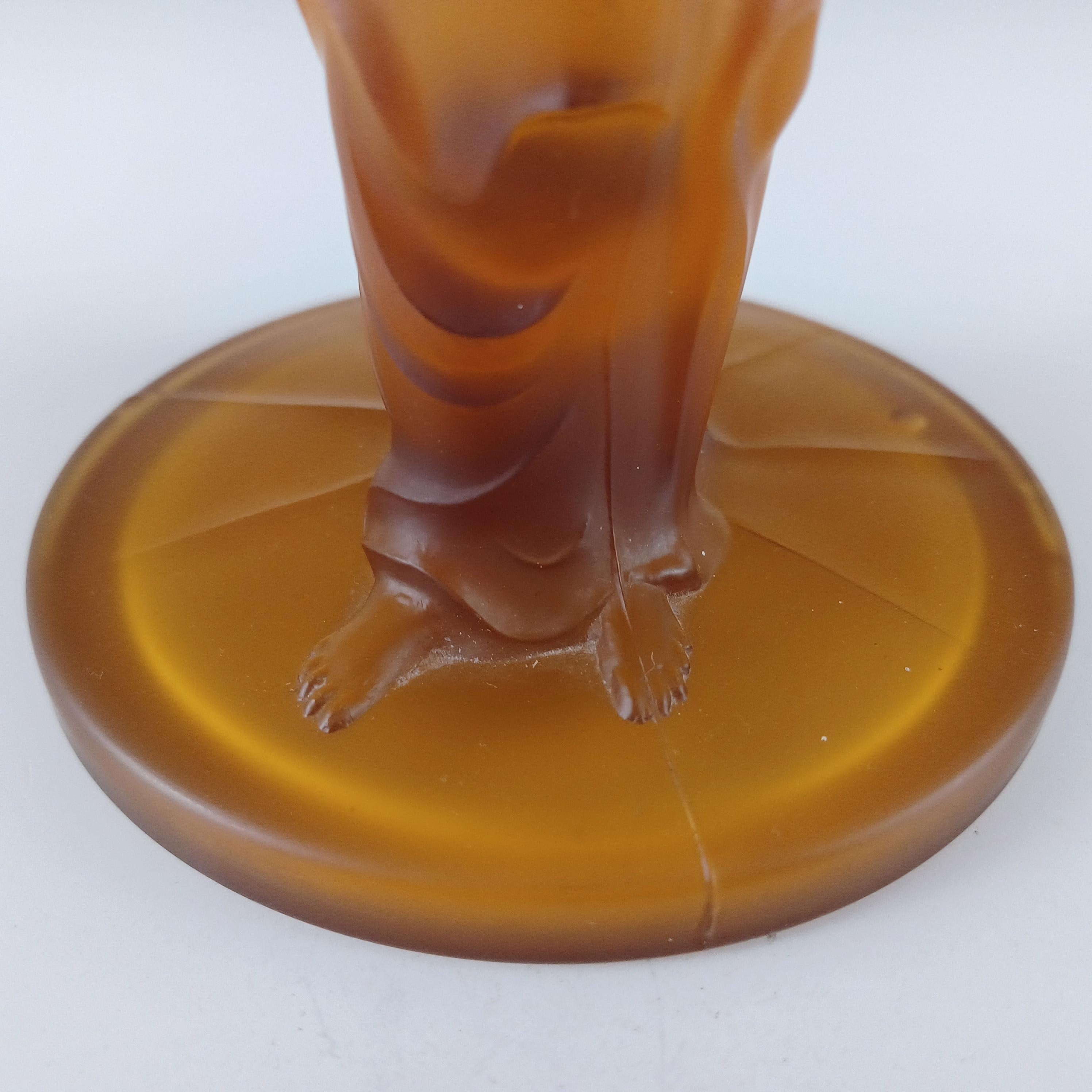 Vaso da donna orientale in vetro smerigliato ambrato Art Déco anni '30 in vendita 1
