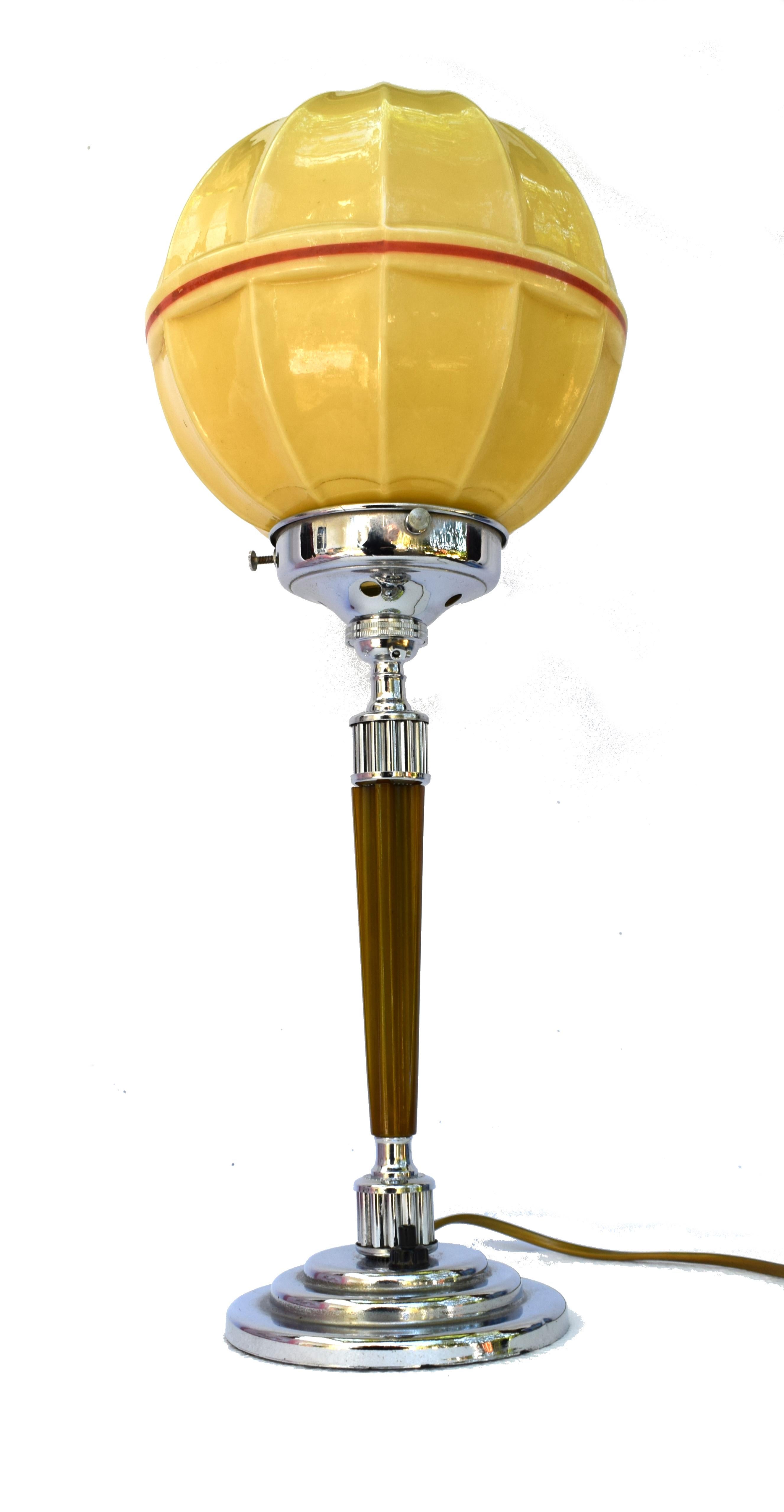 Art déco-Tischlampe aus Bakelit und Chrom aus den 1930er Jahren im Zustand „Gut“ im Angebot in Devon, England