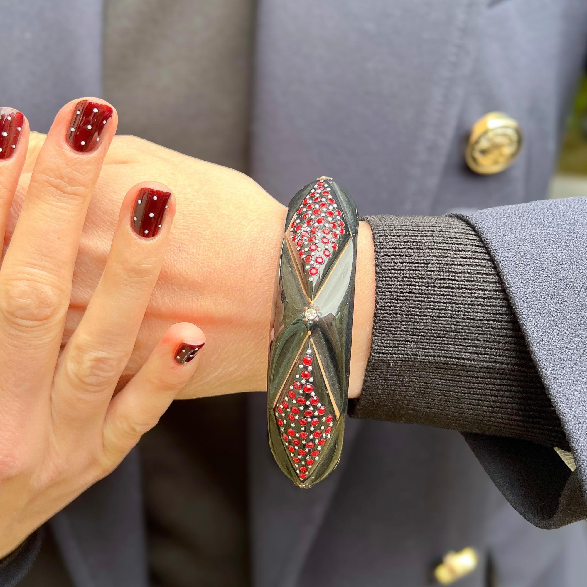 Art Deco 1930S Black Celluloid and Ruby Rhinestones Vintage Geometric Bangle For Sale 1