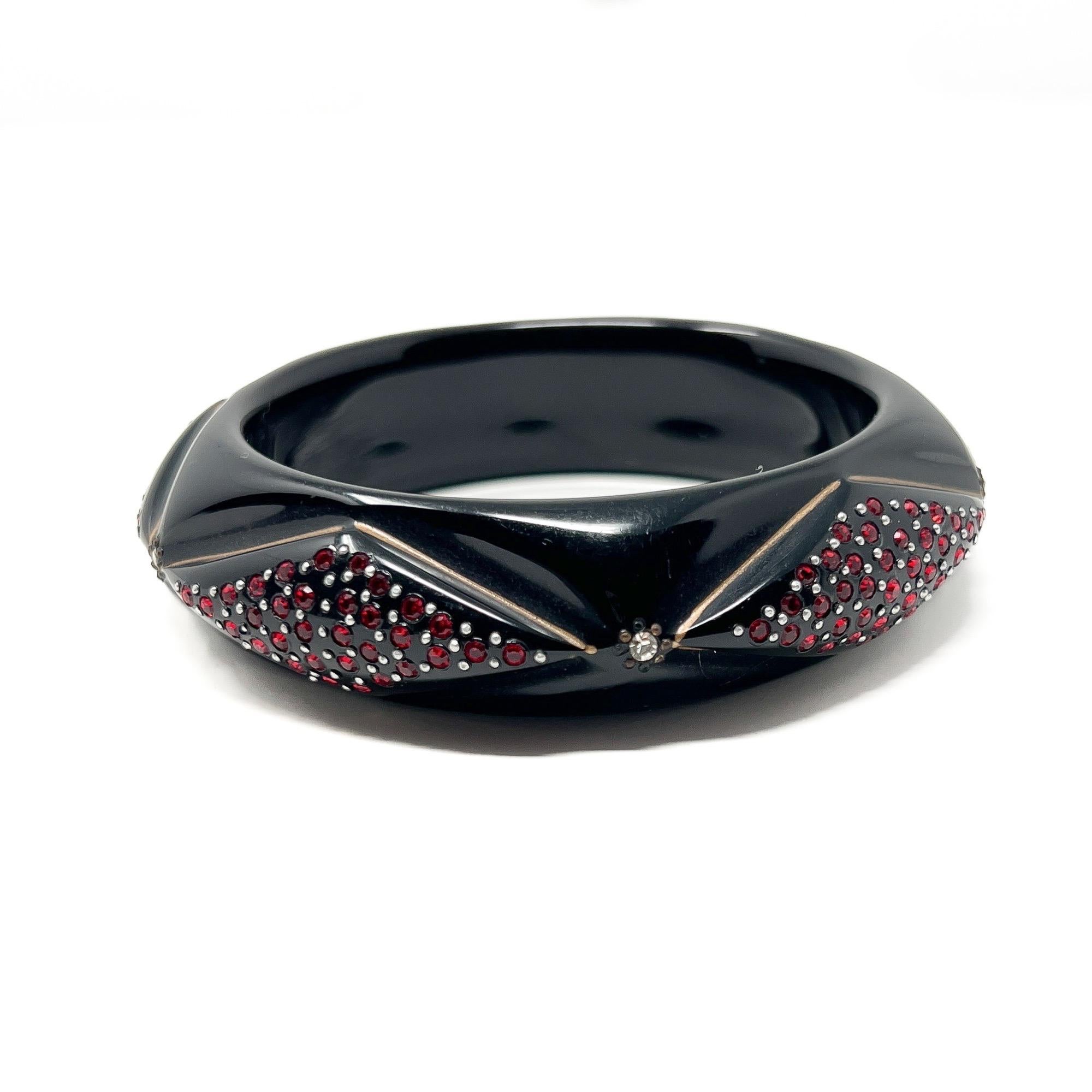 Art Deco 1930S Black Celluloid and Ruby Rhinestones Vintage Geometric Bangle For Sale 3