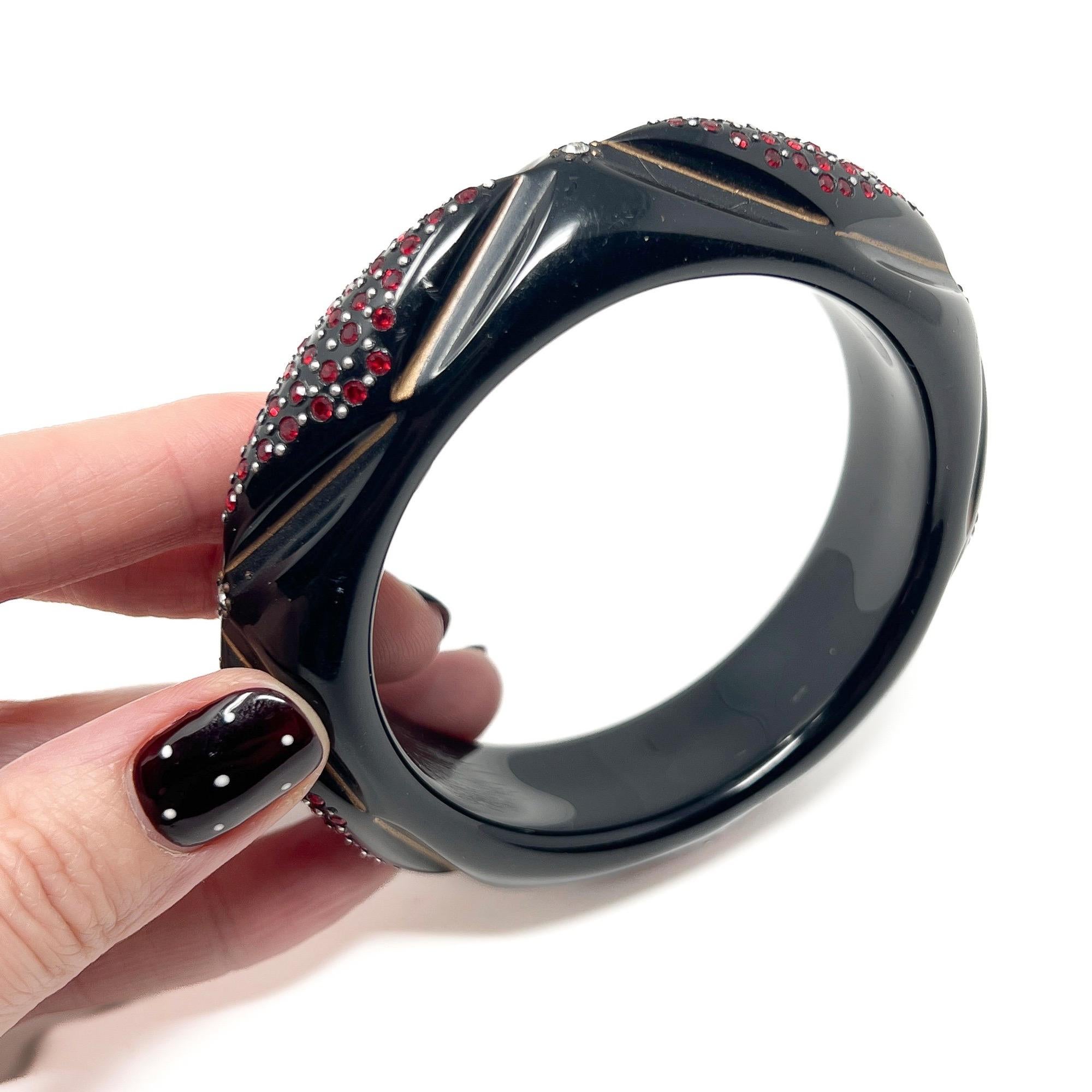 Art Deco 1930S Black Celluloid and Ruby Rhinestones Vintage Geometric Bangle For Sale 5