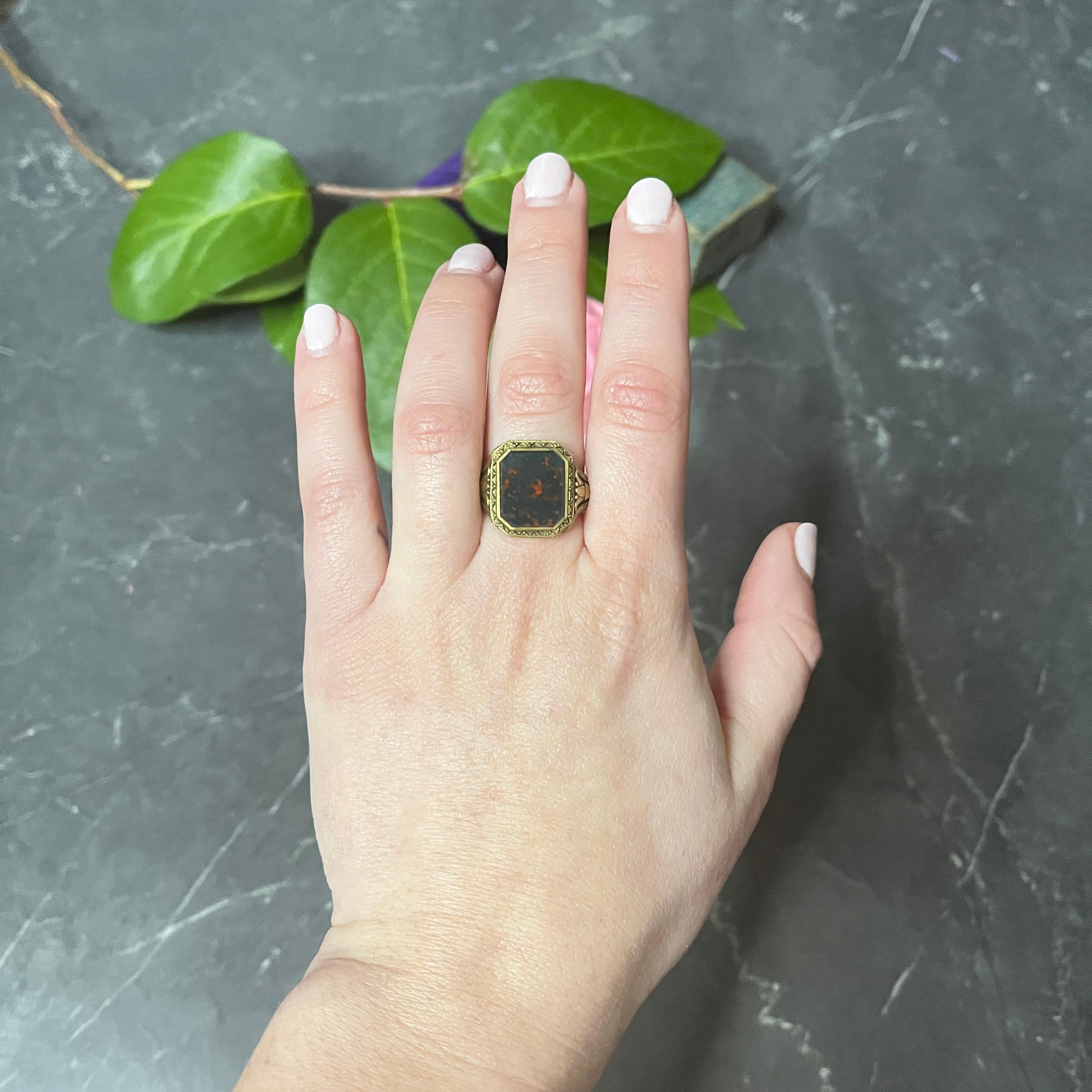 Art Deco 1930's Bloodstone 14 Karat Gold Lotus Unisex Signet Ring 7