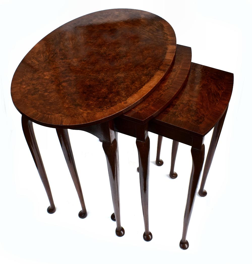 Art Deco 1930s burl walnut nest of three tables with stylish tapered legs and heavily burl walnut figured veneered tops. The tables all sit snugly together so useful for modern day use. Very stylish and in great condition having been recently and