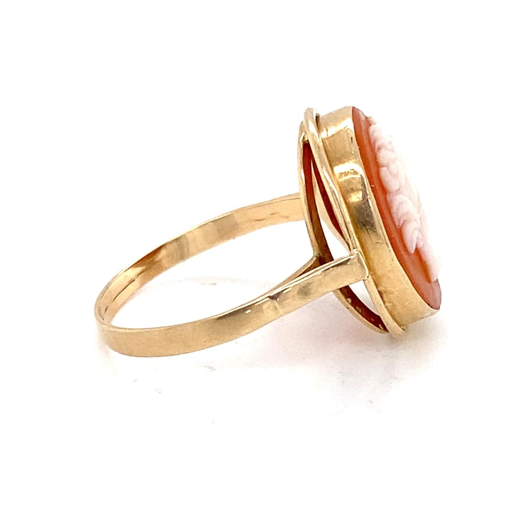 Art Deco 1930er Jahre geschnitzter Muschelkamee 14 Karat Gelbgold Ring im Zustand „Gut“ in Towson, MD