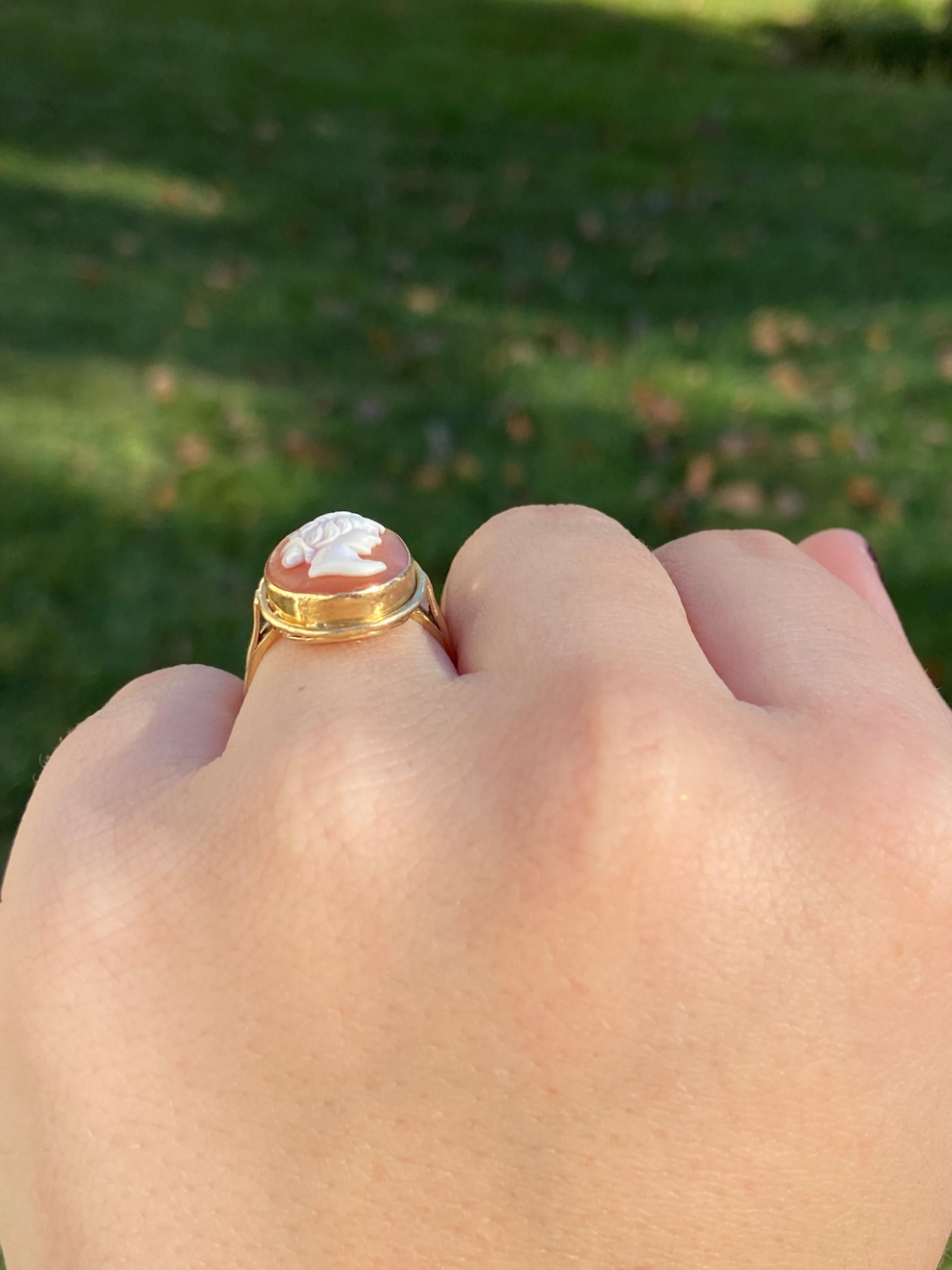 Art Deco 1930er Jahre geschnitzter Muschelkamee 14 Karat Gelbgold Ring 4