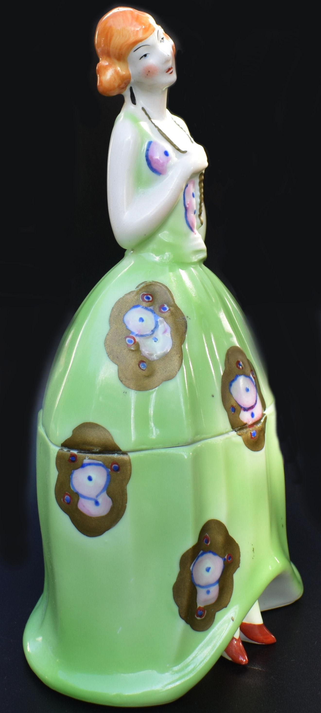 Bonbonnière en céramique Art Déco 1930:: demi-poupée:: boîte à poudre:: vers 1930 Bon état - En vente à Devon, England