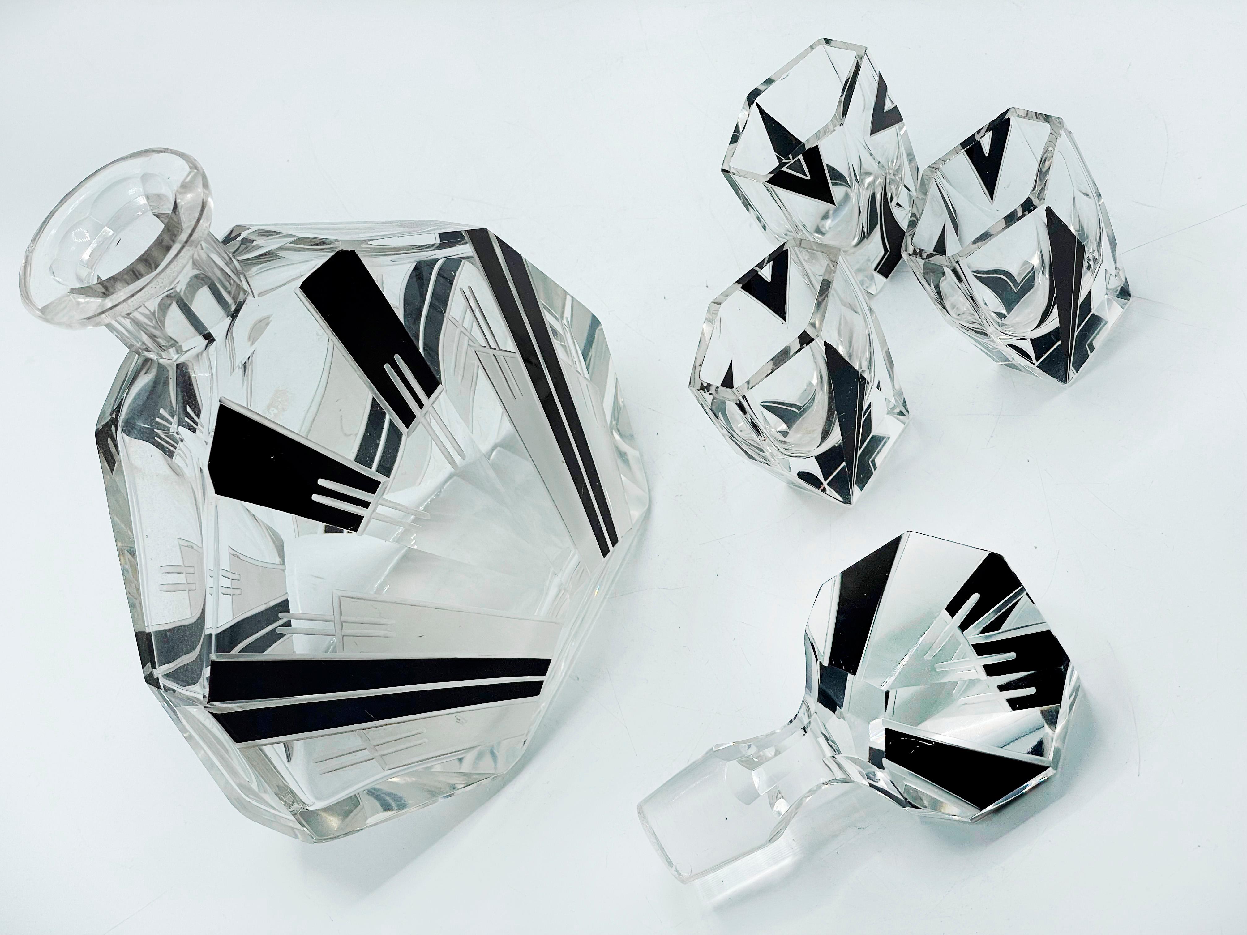 Art Deco 1930s Czech Geometric Glass Decanter Set In Good Condition For Sale In Autonomous City Buenos Aires, CABA