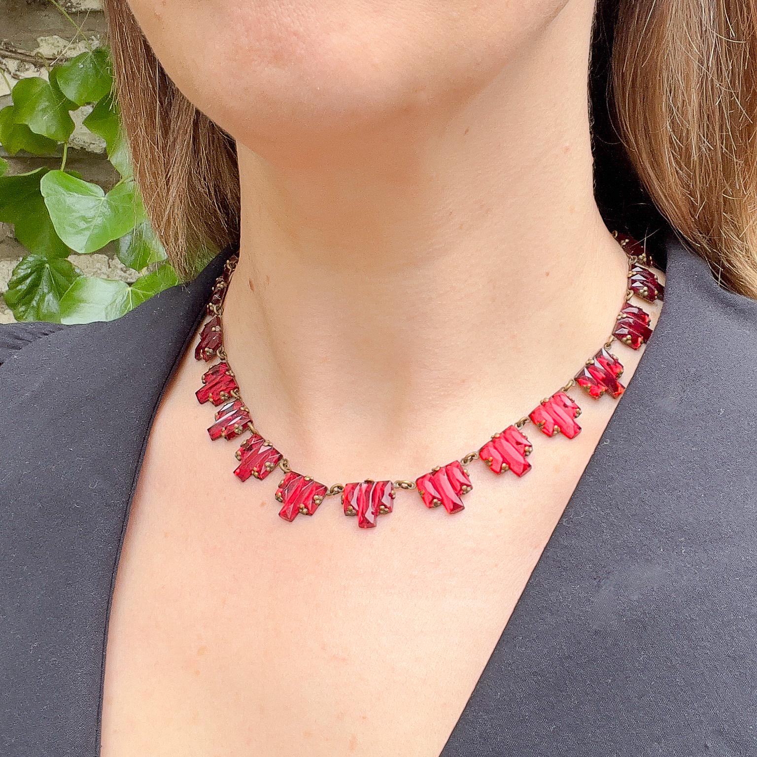 Collier vintage rouge miroir tchécoslovaque Art déco des années 1930 Bon état - En vente à Skelmersdale, GB