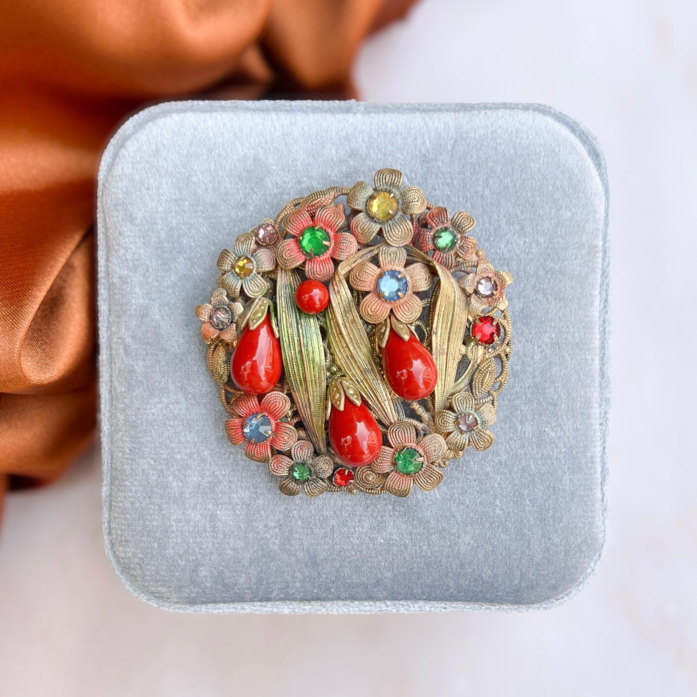 This lovely brooch, reflects the craftsmanship and eye for detail so characteristic of Czechoslovakian jewellery design. It dates from the 1930s.

Condition Report:
Excellent

The Details...
This circular brooch is constructed from gilded metal. It