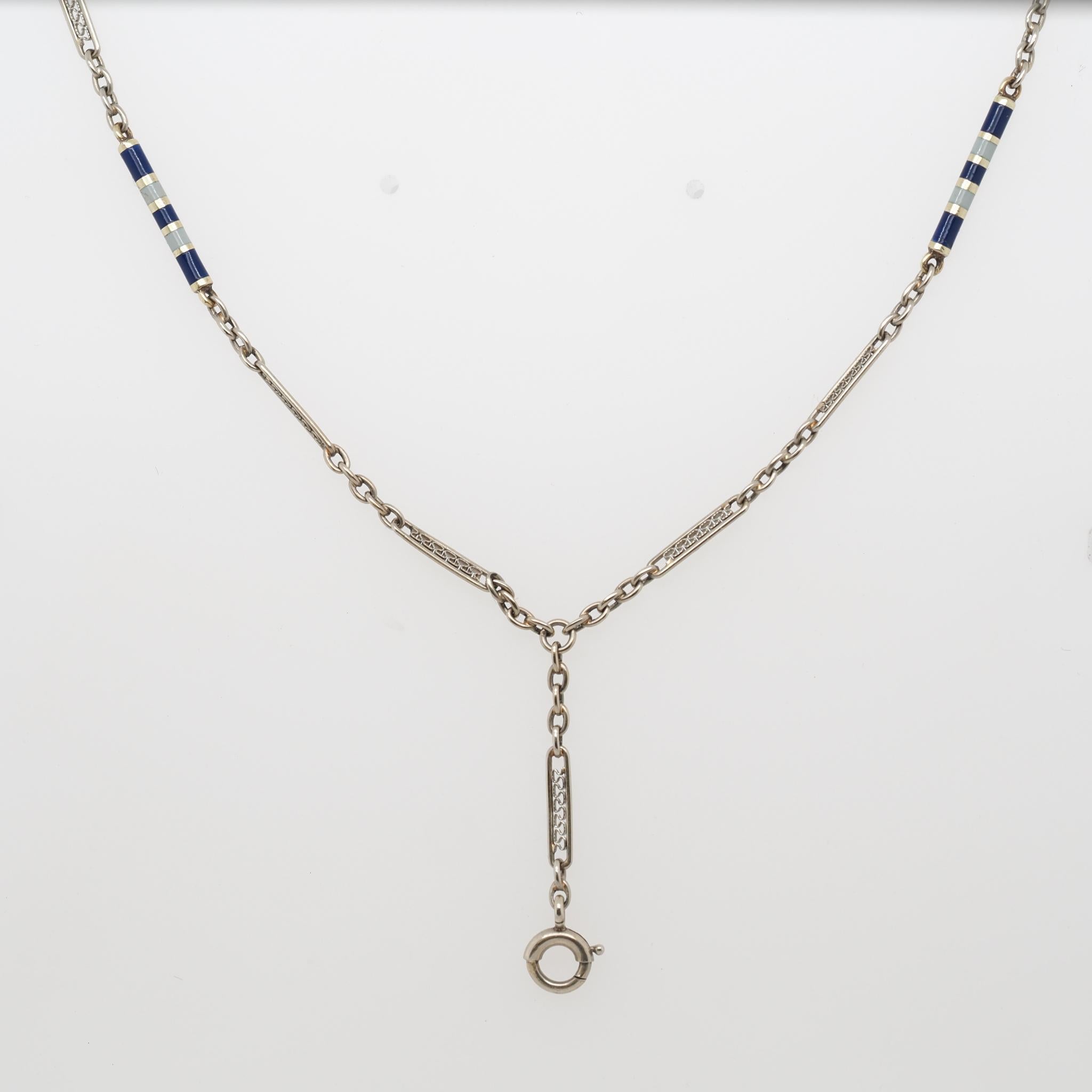 Dettagli dell'articolo:
Anno: 1930
Tipo di metallo: Oro bianco 14 carati [con marchio di garanzia e test].
Peso: 9.6 grammi
Misura: 26 pollici
Condizioni: Eccellente
Art Déco