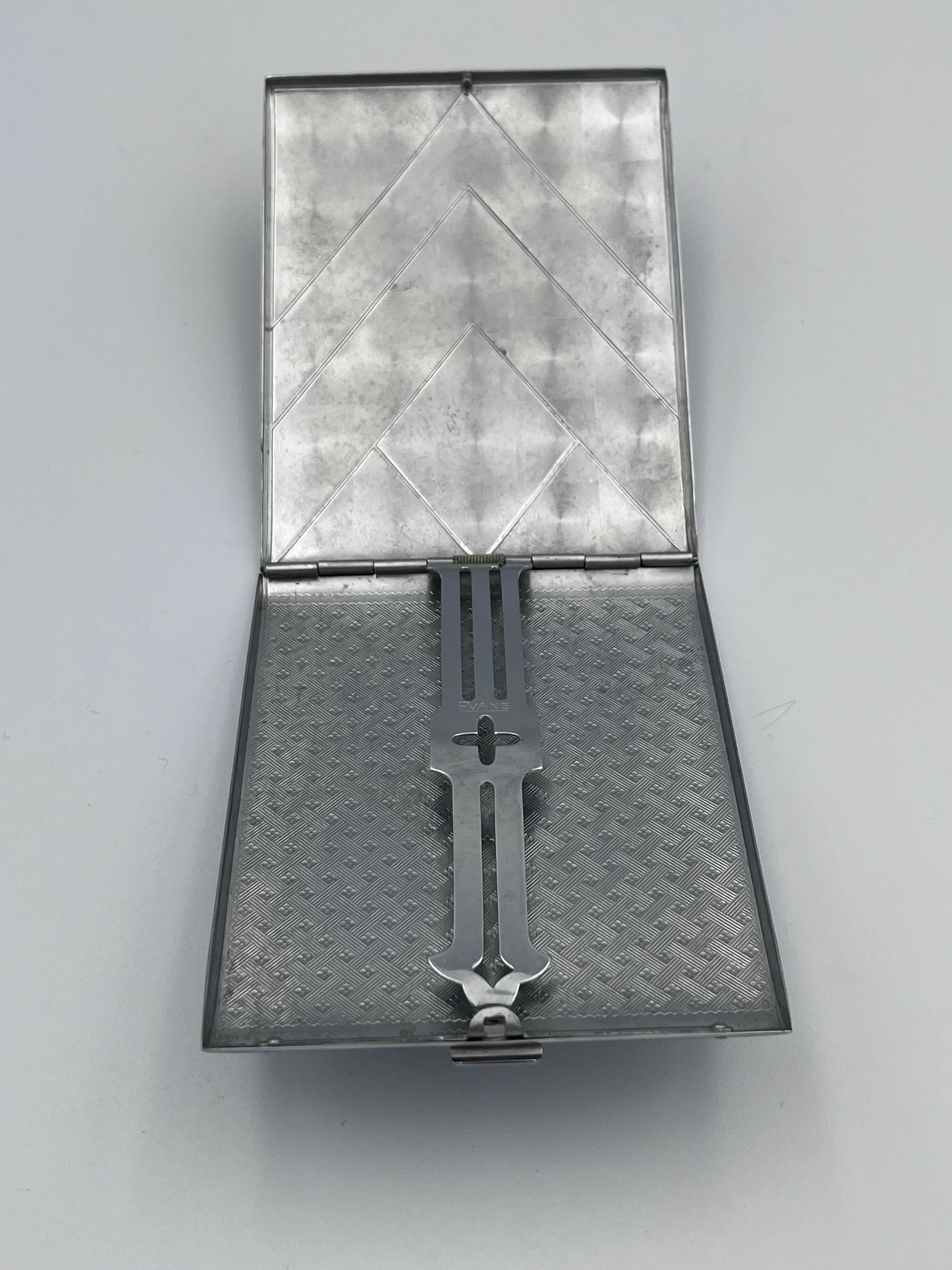 Metallo Portasigarette in stile Art Deco anni '30 Evans Chevron Ox Blood Burgundy con smalto e cromo in vendita