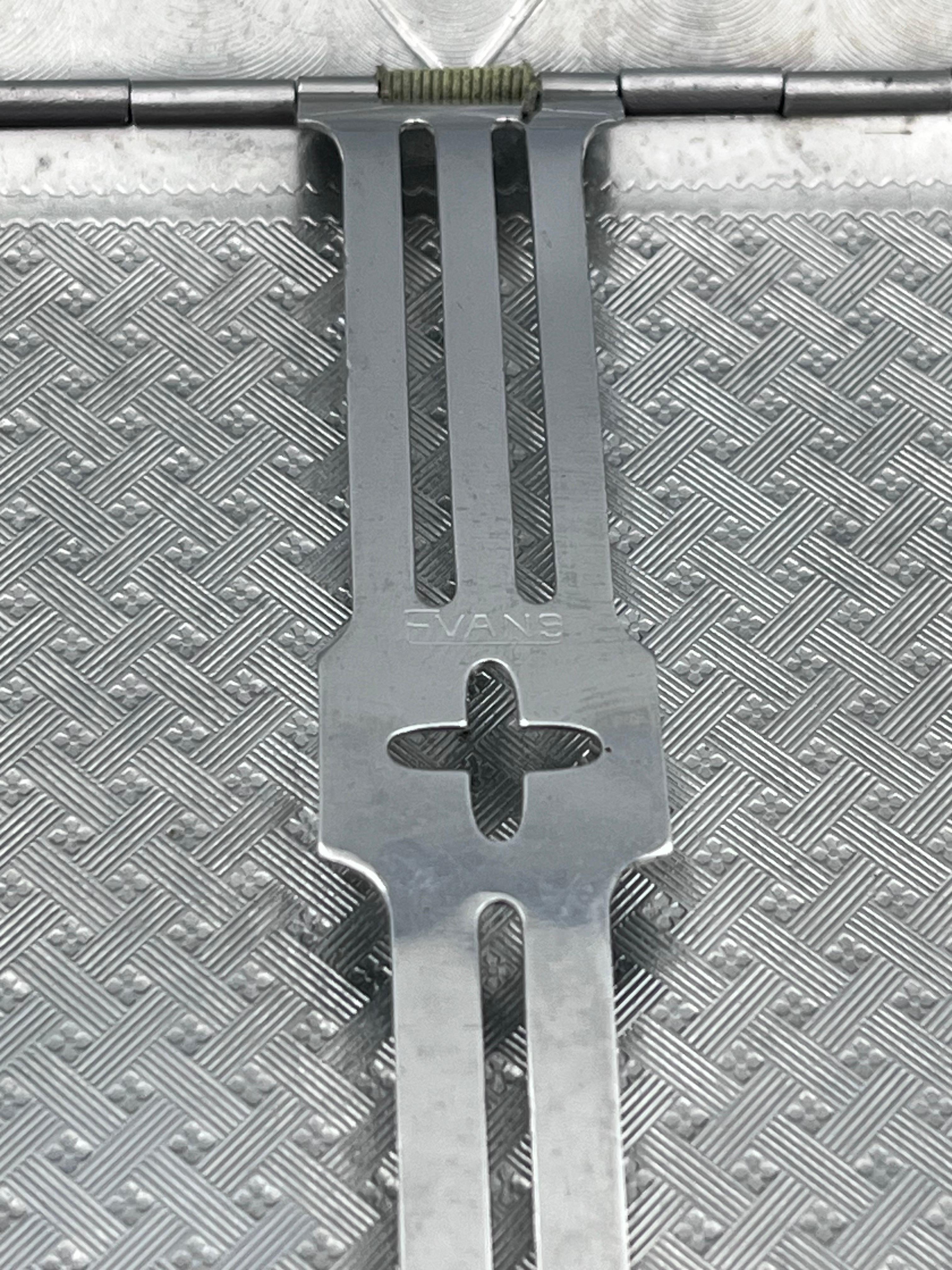 Portasigarette in stile Art Deco anni '30 Evans Chevron Ox Blood Burgundy con smalto e cromo in vendita 1