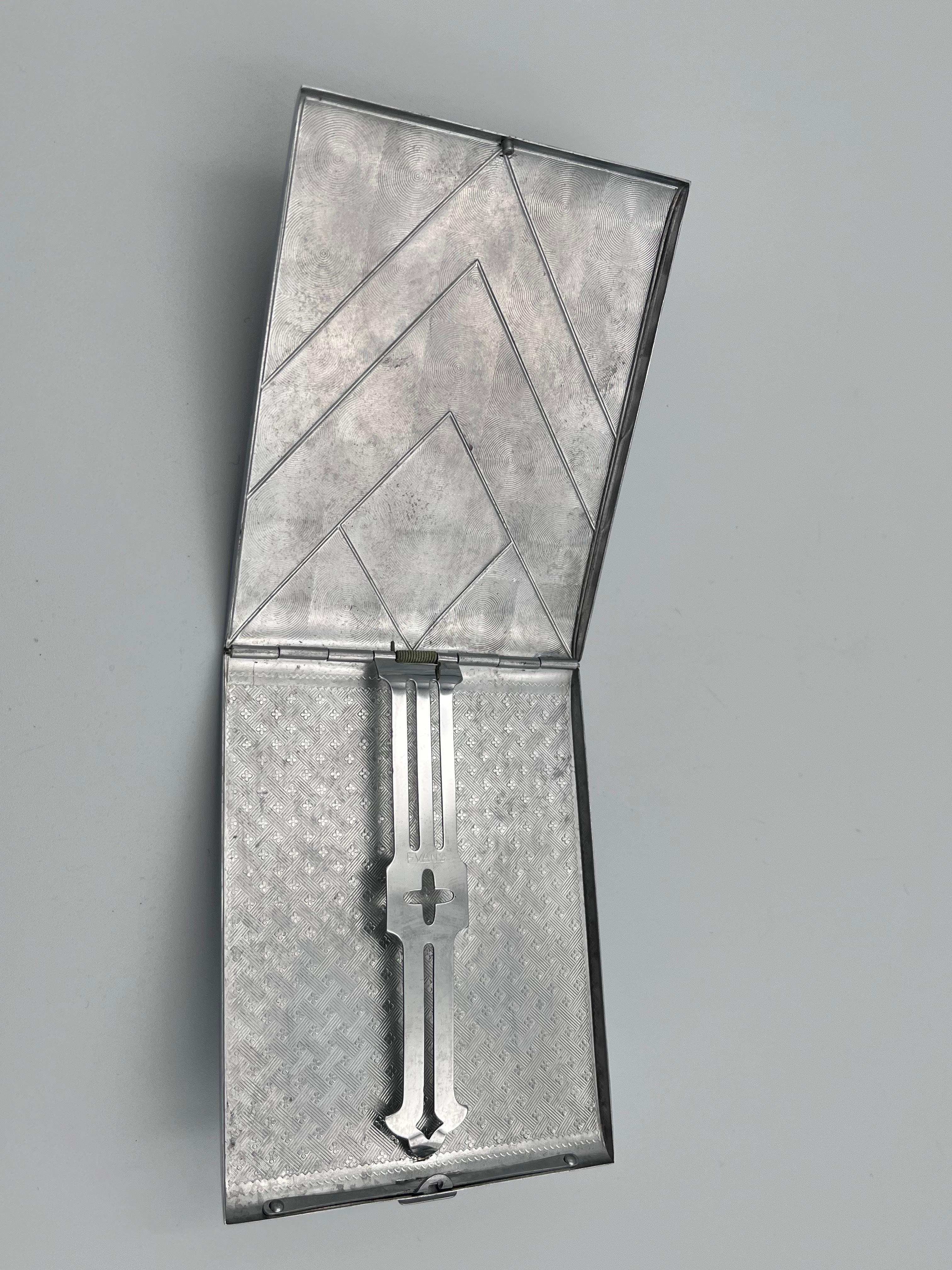 Portasigarette in stile Art Deco anni '30 Evans Chevron Ox Blood Burgundy con smalto e cromo in vendita 2