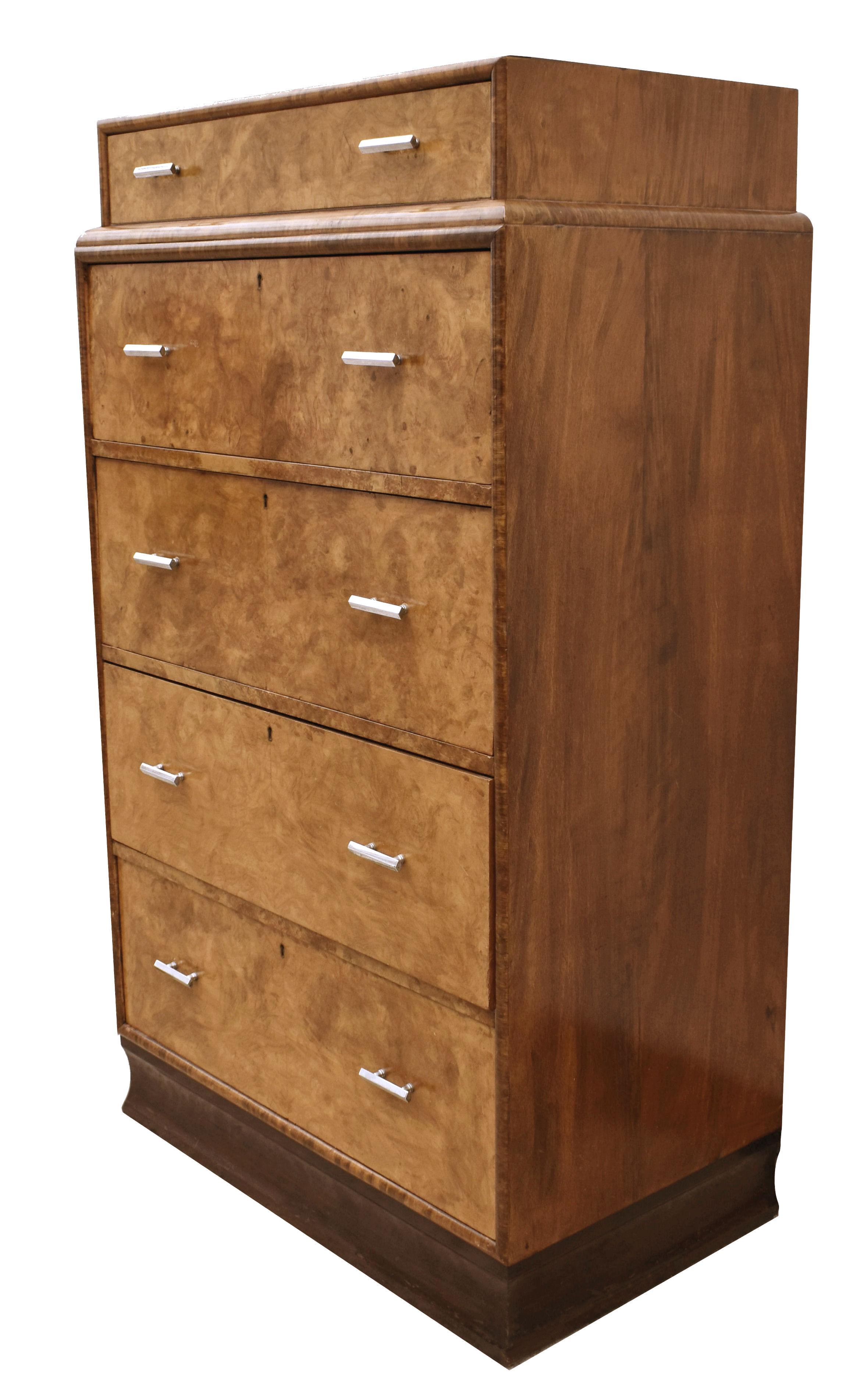 For your consideration is this very stylish and beautifully figured Walnut original Art Deco chest of drawers which dates to the 1930's. Five generously sized drawers which are veneered in mid tone figured walnut veneer with original chrome bar