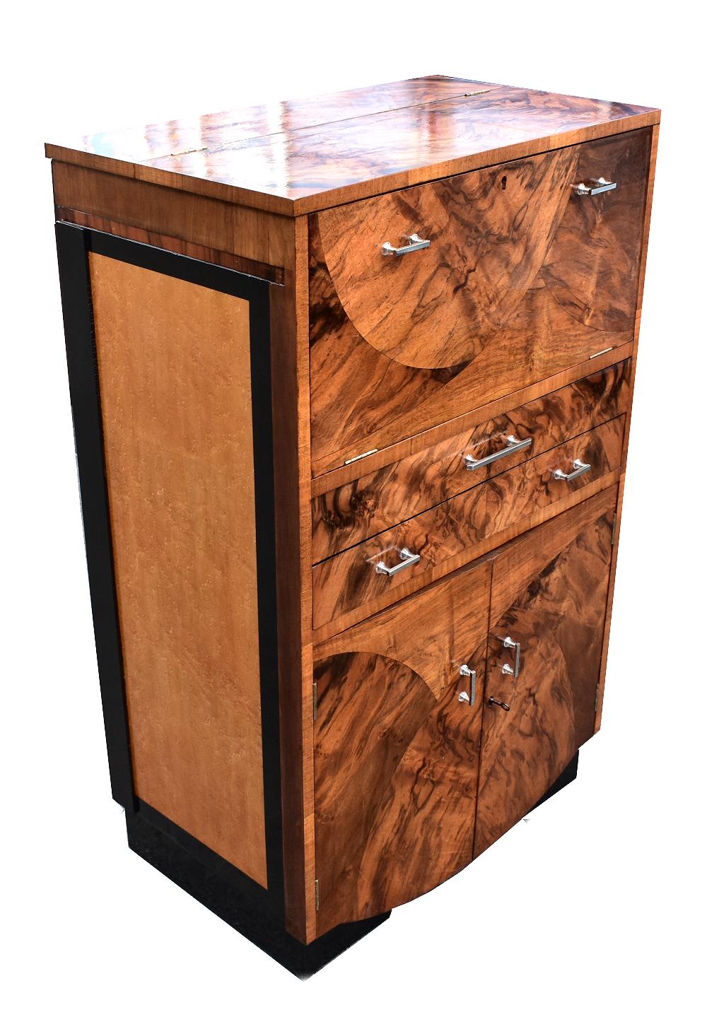 20th Century Art Deco 1930s Fitted Burr Walnut Cocktail Cabinet or Dry Bar