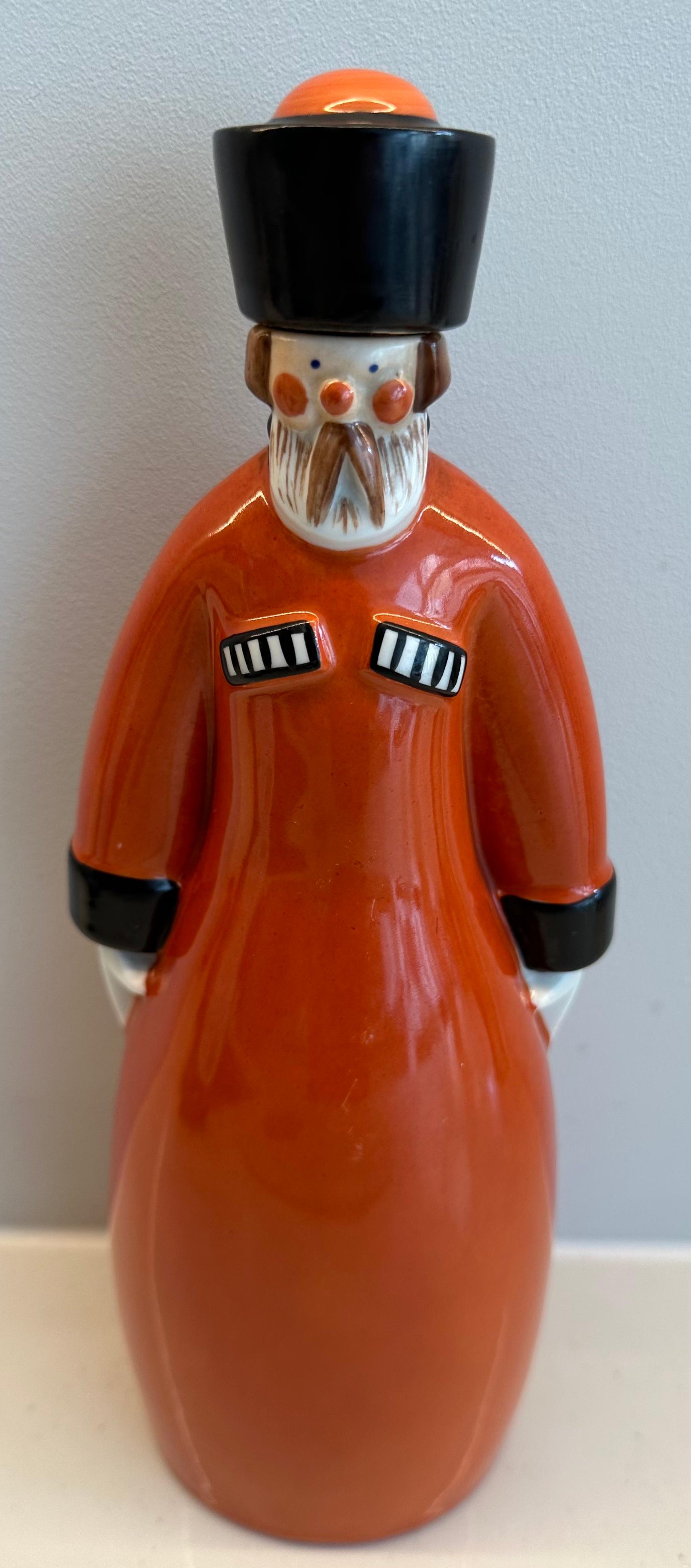 Flacon, récipient ou carafe anthropomorphe Art déco des années 1930 de la Collection Soda, représentant une figure russe.  Ce site  Le flacon de liqueur 