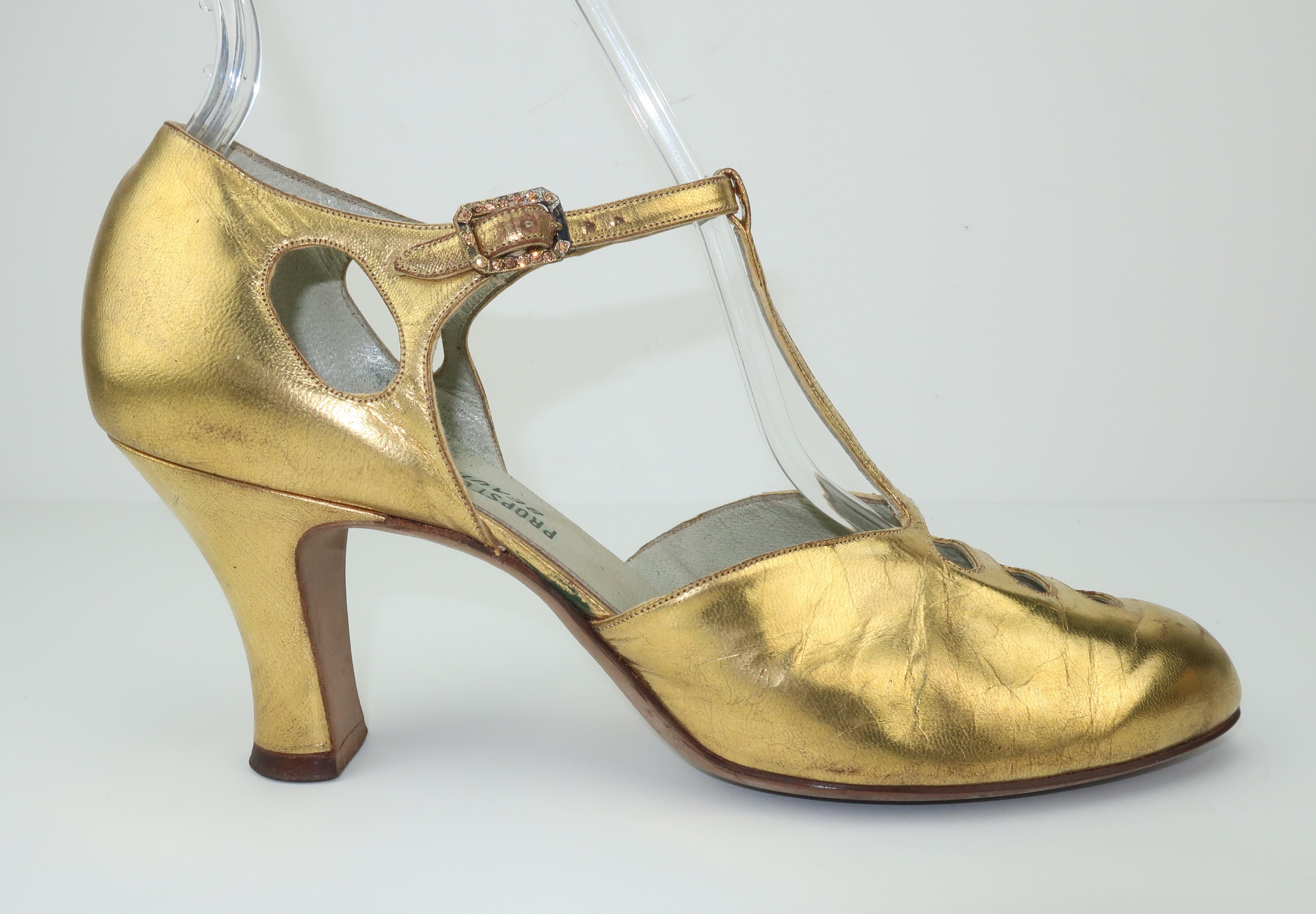 Chaussures de soirée Art Déco 1930 en cuir doré à lanière en T Sz 5 1/2 État moyen à Atlanta, GA