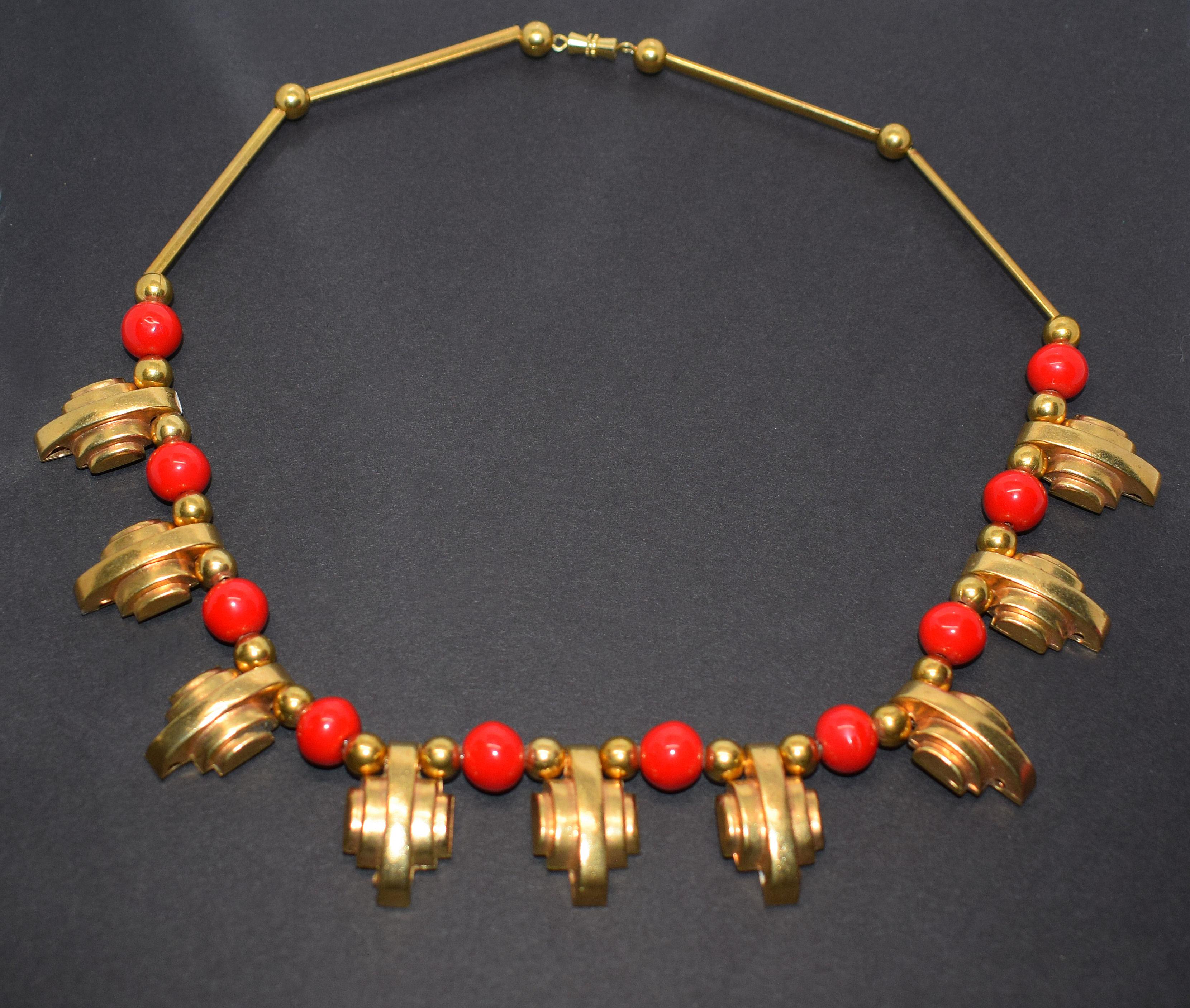 Art Deco 1930s Ladies Gold Tone Streamline Necklace 4