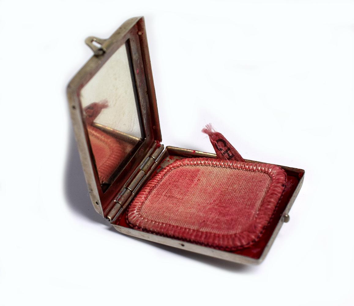 A rare little gem is this delightful 1930s Art Deco ladies powder compact. Classic chrome and black enamel which depicts the profile of a stylised Art Deco lady and the embossed letters 'Charm'. Comes with original rouge and applicator pad inside,