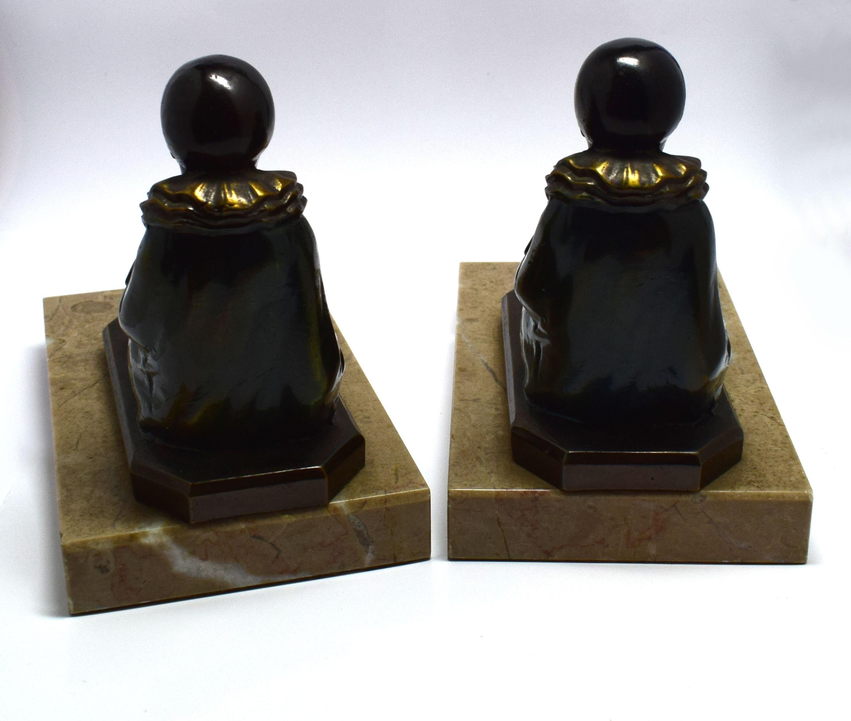 Art Deco 1930s Matching Pair of Figural Bookends In Good Condition In Devon, England