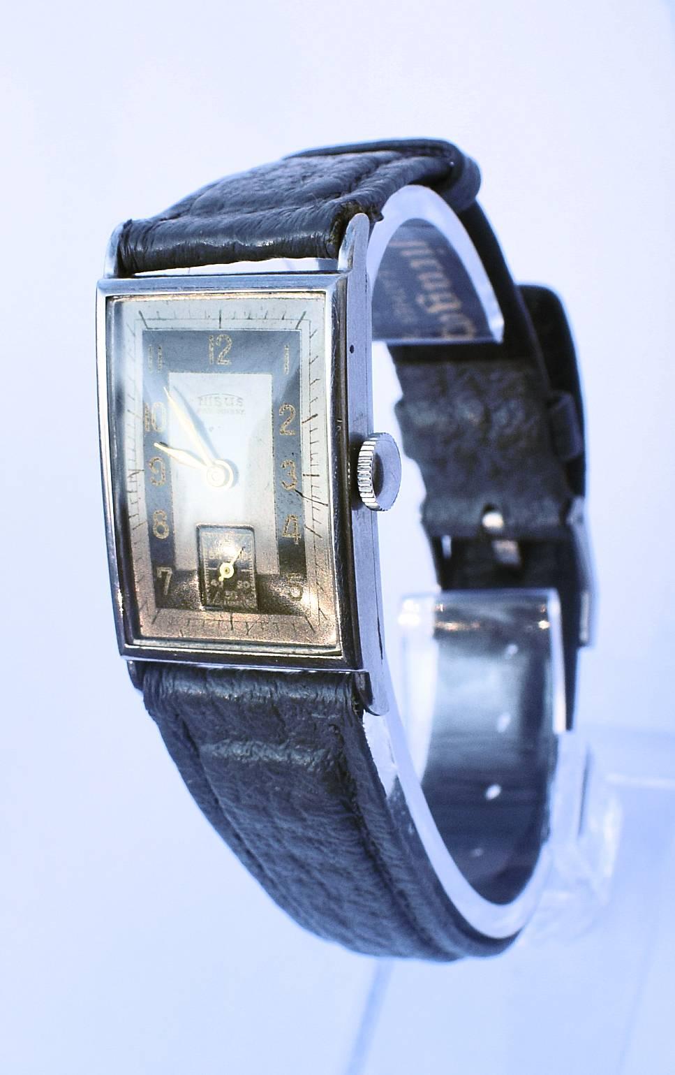 For your consideration is this very stylish Art Deco, 1930s men’s tank watch made in Germany. Beautiful condition throughout, the chrome is as good as you could hope for. The dial shows little to no signs of it's age and is marked NISUS FAB SUISSE.