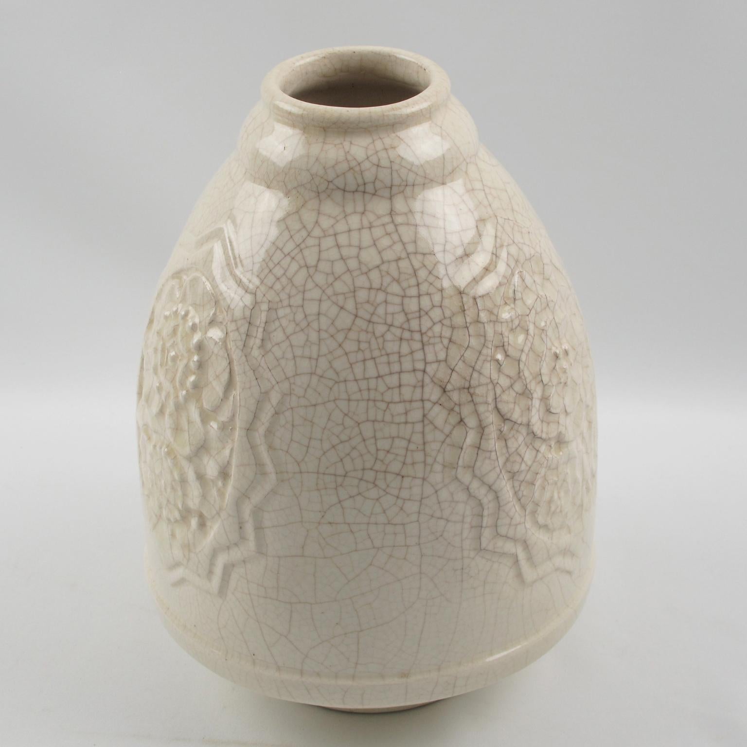 Art Deco 1930s Off-White Crackle Glaze Ceramic Vase by Saint Clement In Good Condition In Atlanta, GA