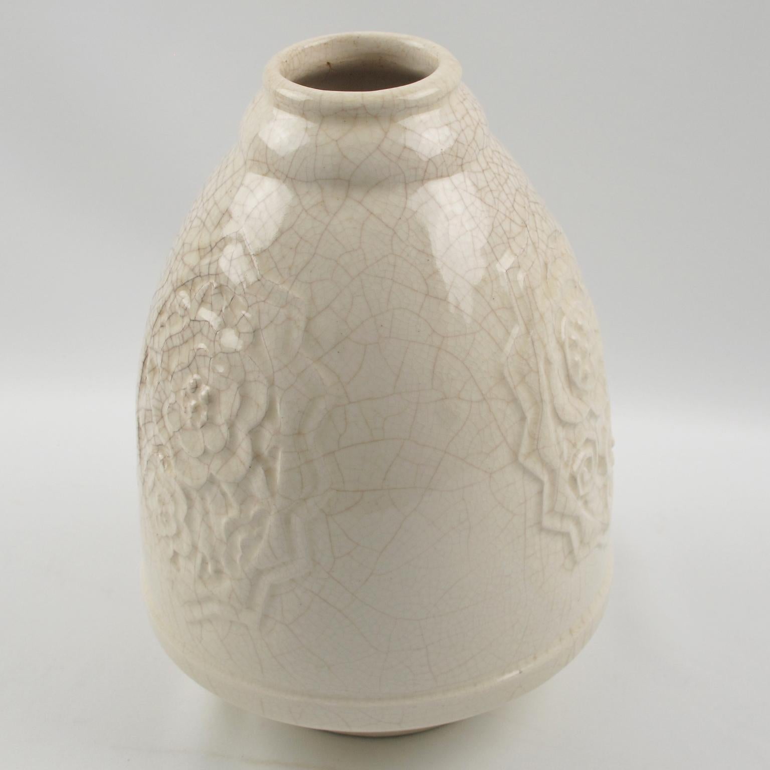 Mid-20th Century Art Deco 1930s Off-White Crackle Glaze Ceramic Vase by Saint Clement