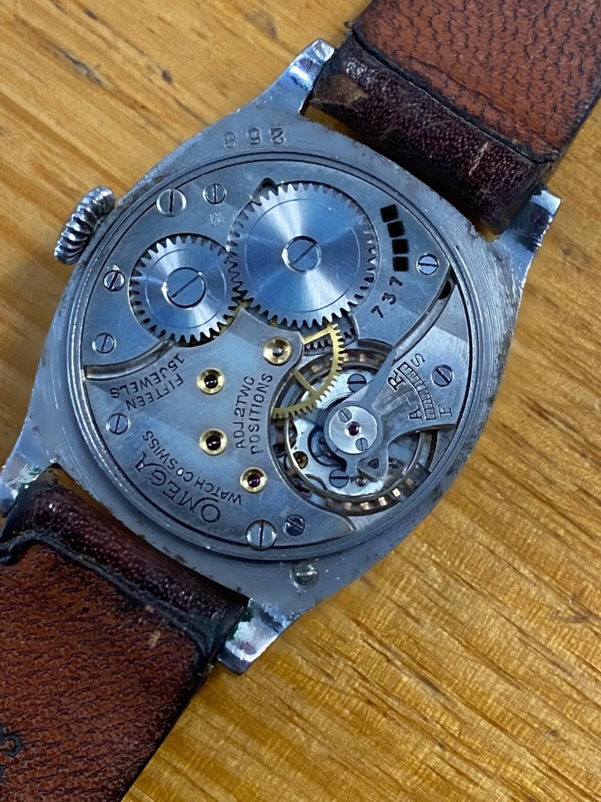 Art Déco Orologio Omega Art-Deco 1930 con cassa a cuscino. Manuale Cal 26.5 SOB. Fine e raro. in vendita