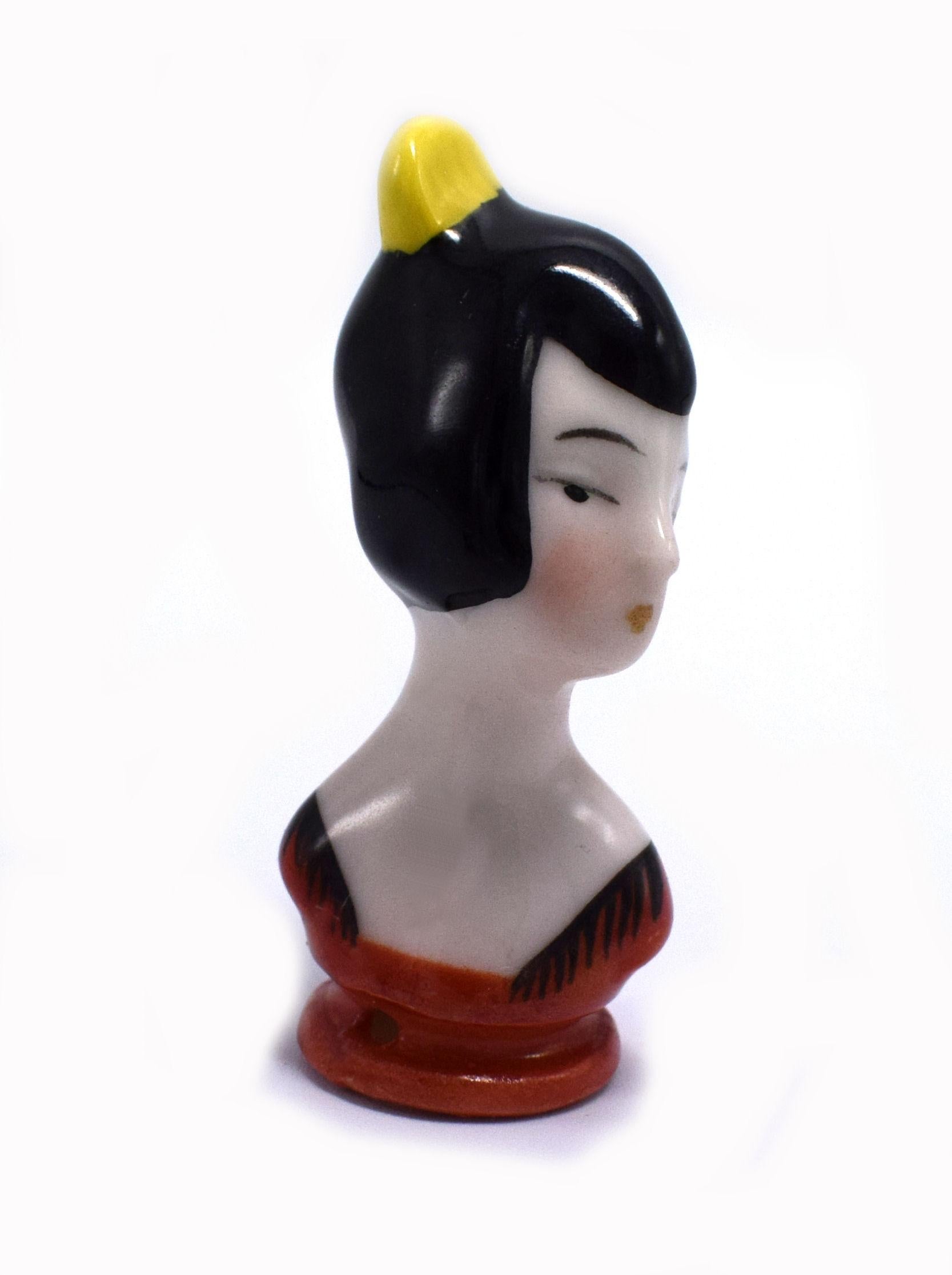 Art Deco 1930er Jahre Orientalisches Mädchen, halbe Nadelkissenpuppe von Carl Schneider (Art déco) im Angebot
