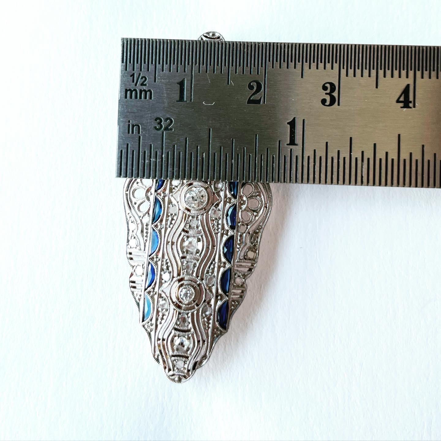 Art Deco 1930s Oval Diamond Sapphire Filigree Platinum Yellow Gold Brooch For Sale 10