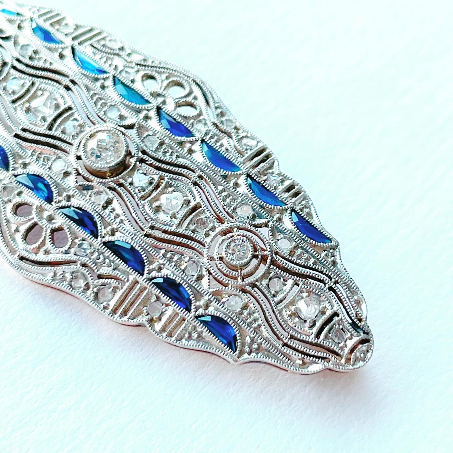Old European Cut Art Deco 1930s Oval Diamond Sapphire Filigree Platinum Yellow Gold Brooch For Sale
