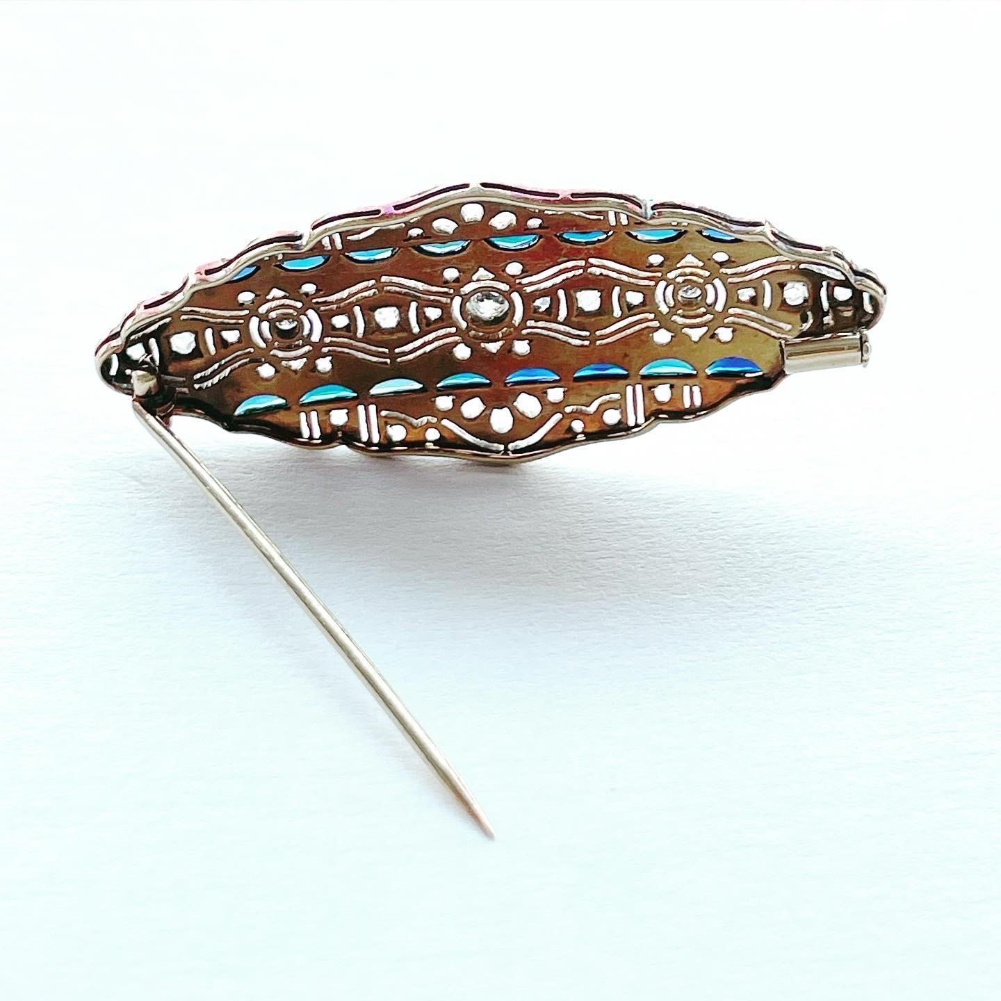 Art Deco 1930s Oval Diamond Sapphire Filigree Platinum Yellow Gold Brooch For Sale 1