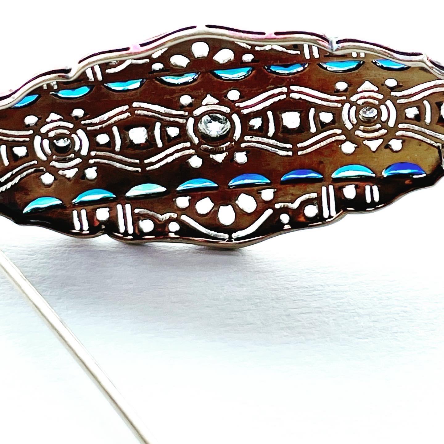 Art Deco 1930s Oval Diamond Sapphire Filigree Platinum Yellow Gold Brooch For Sale 2