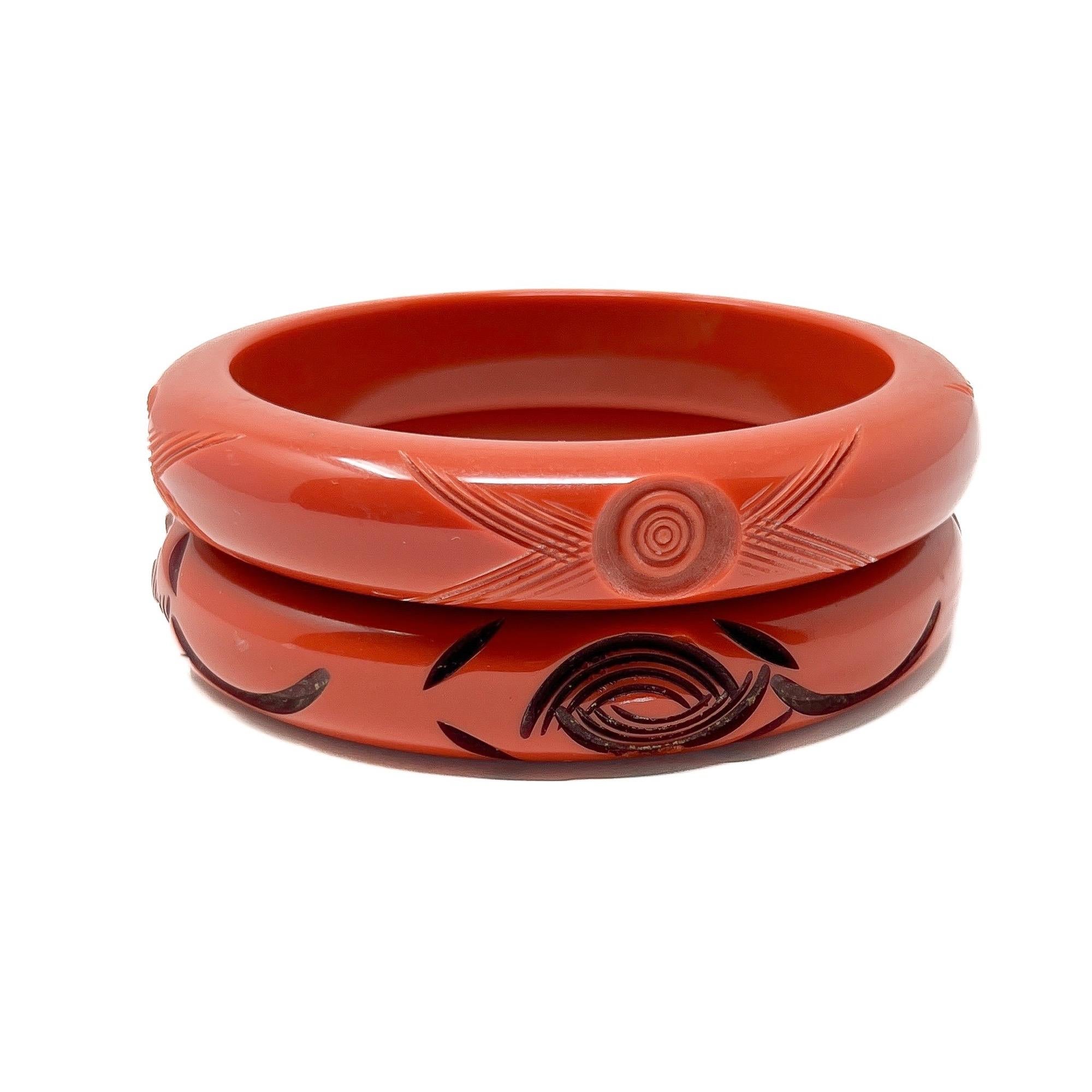 Art Deco 1930s Pair of Vintage Orange Carved Celluloid Bangles For Sale 2