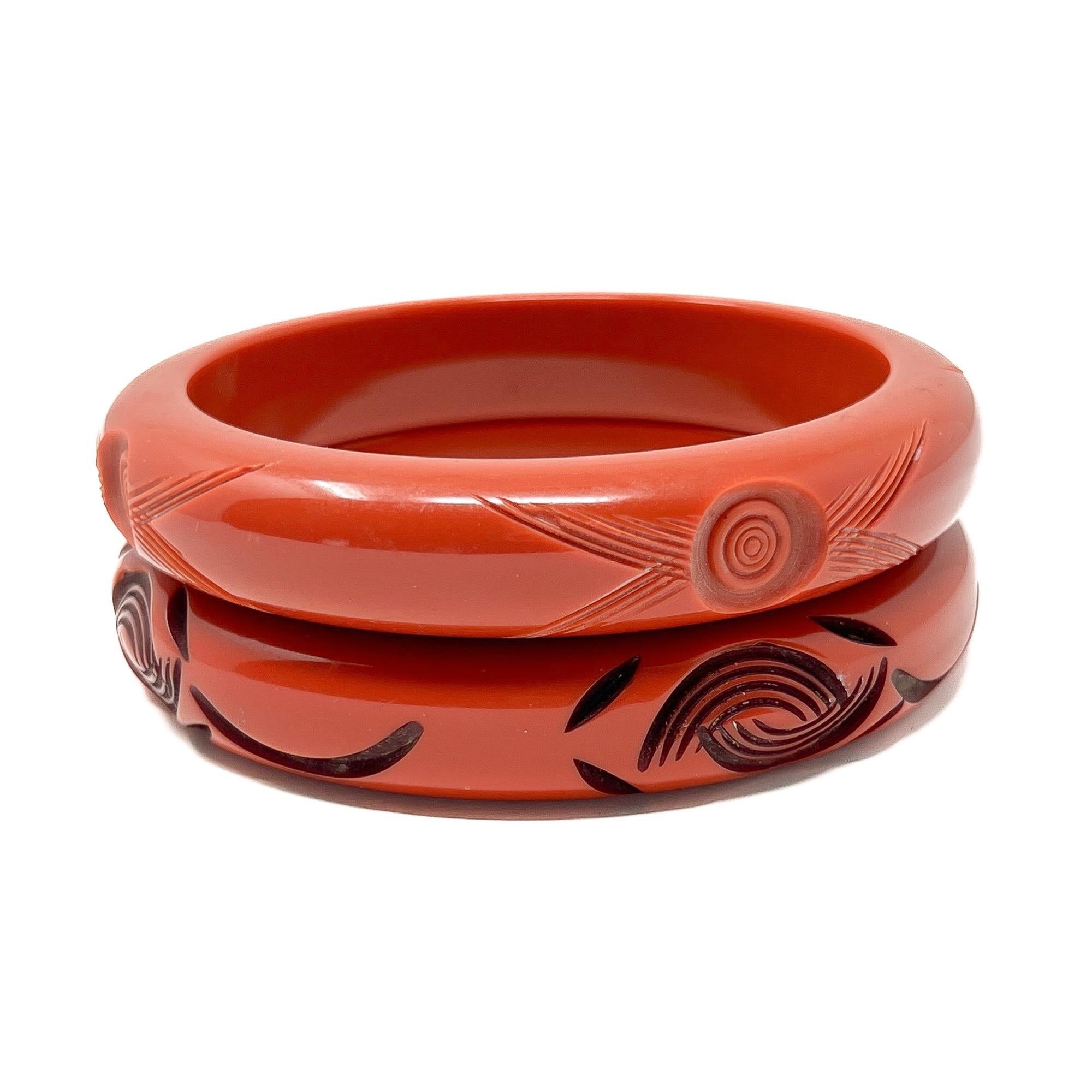 Art Deco 1930s Pair of Vintage Orange Carved Celluloid Bangles For Sale 3